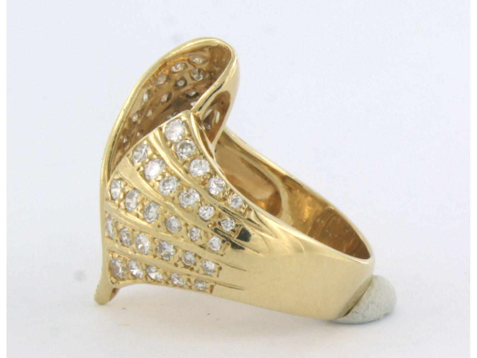Women's Ring with diamonds in total 1.80ct 18k yellow gold For Sale