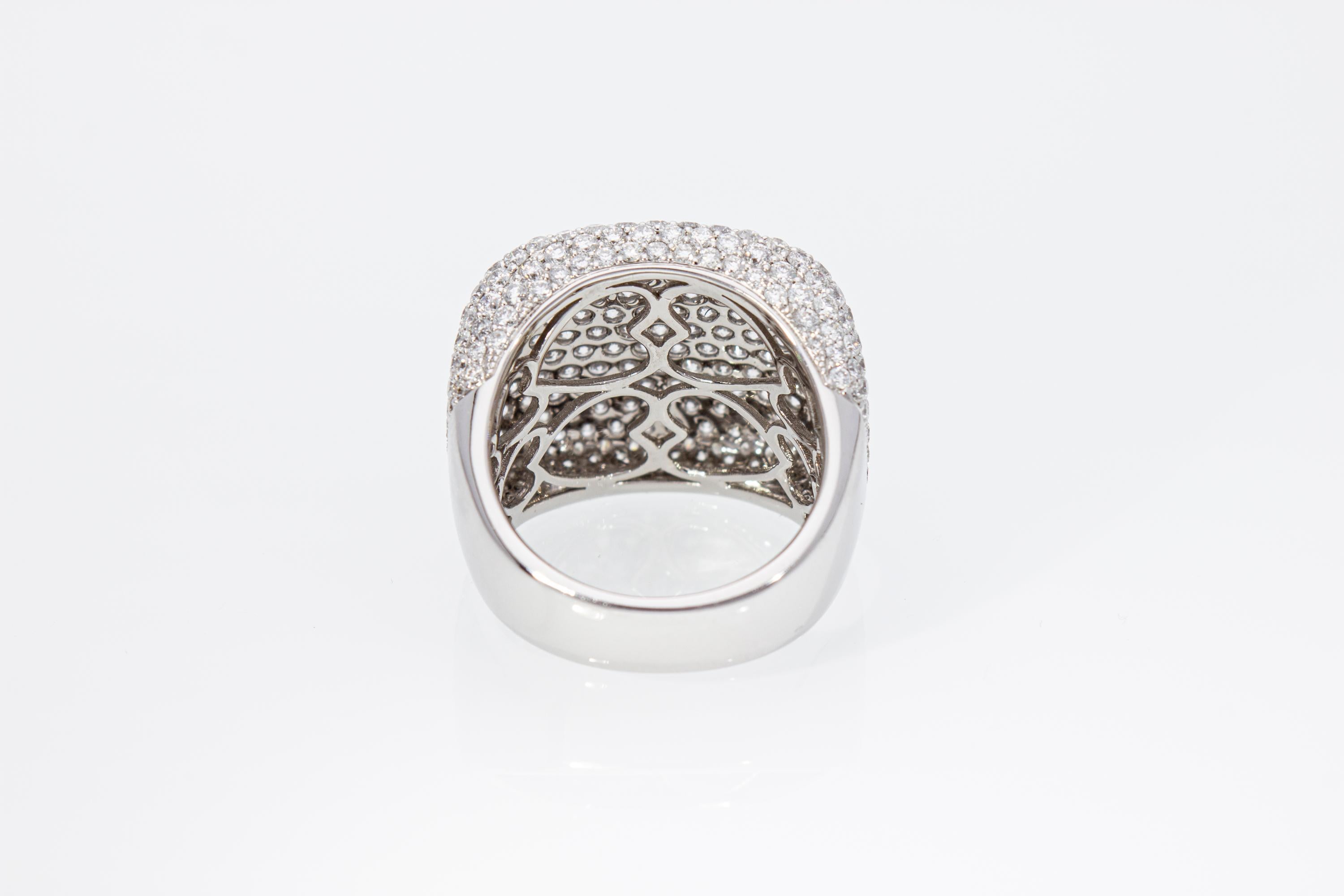 Ring with ct 5.33 diamond pave. Made in Italy 18 Kt For Sale 1