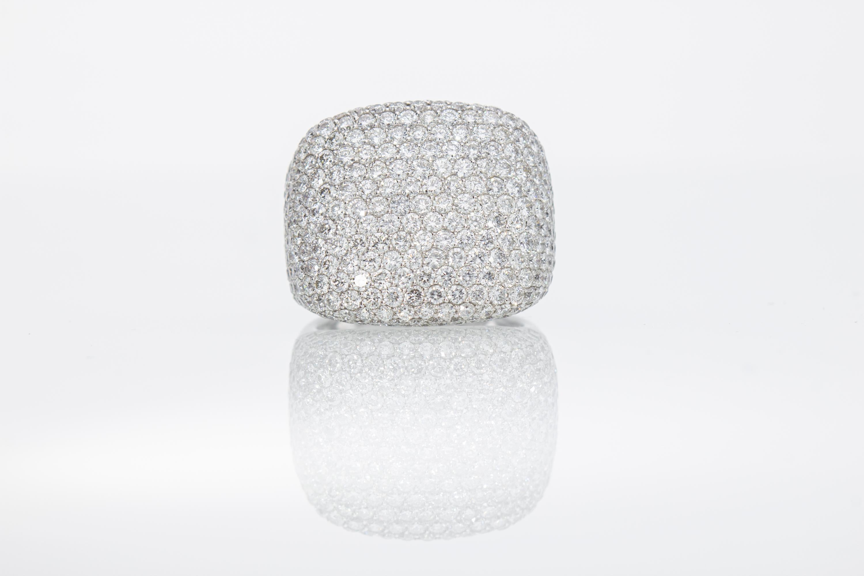 Moderne Bague avec pavé de diamants de 5,33 carats. Fabriqué en Italie 18 Kt en vente