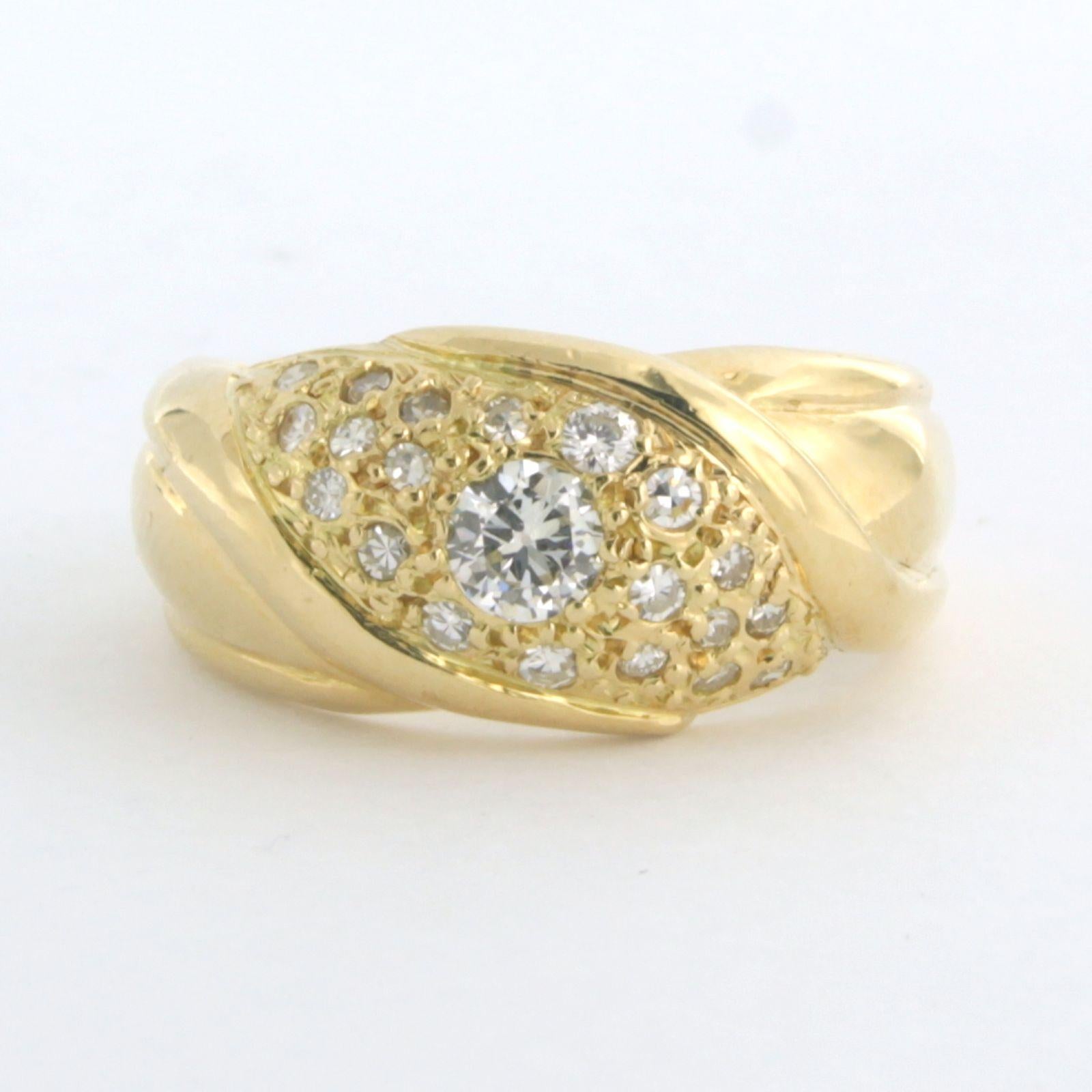 Ring aus 18 Karat Gelbgold, besetzt mit Diamanten im Brillant- und Einzelschliff. 0.50ct - F/G - VS/SI - Ringgröße U.S. 7.5 - EU. 17.75(56)

detaillierte Beschreibung:

Die Oberseite des Rings ist 1.0 cm breit

Gewicht 9,6 Gramm

Ringgröße U.S. 7.5