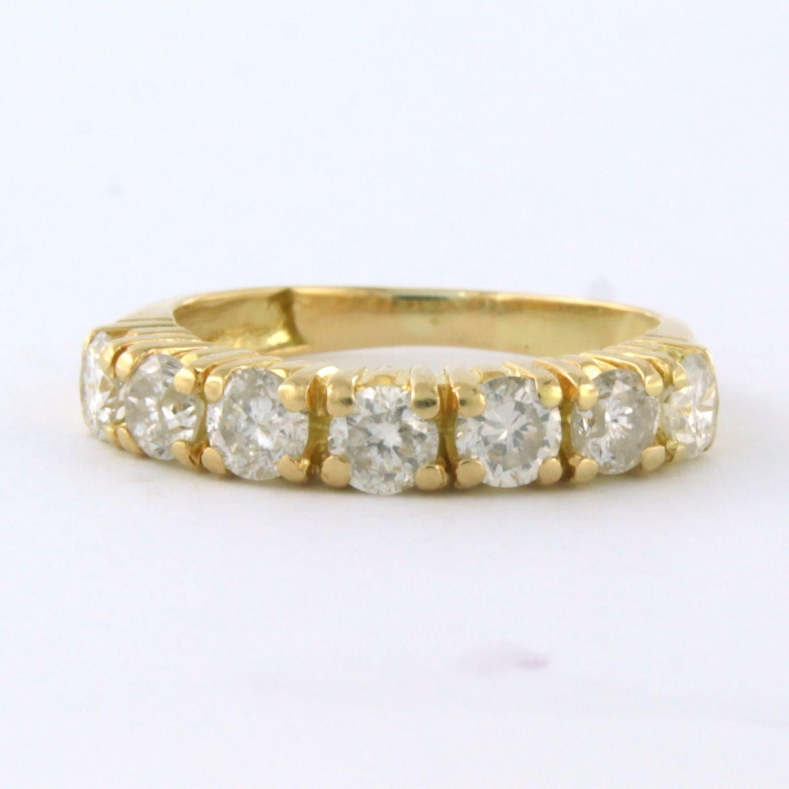 18 kt yellow gold row ring set with brilliant cut diamonds. 0.97 ct - J/K - SI/piq - ring size U.S. 4 - EU. 15(47)

detailed description:

the top of the ring is 3.6 mm wide by 3.5 mm high

ring size U.S. 4 - EU. 15(47), ring can be enlarged or