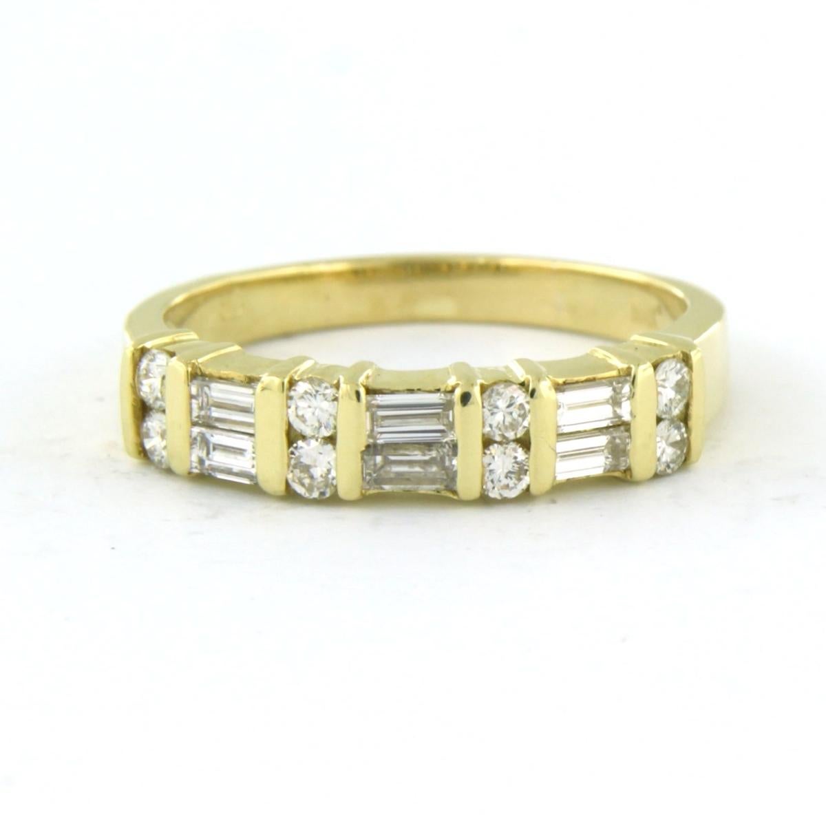 Ring aus 18 Karat Gelbgold, besetzt mit Diamanten im Baguette- und Brillantschliff. 1.00ct - F/G - VS/SI - Ringgröße U.S. 9.25 - EU. 19.25 (60)

detaillierte Beschreibung:

Die Oberseite des Rings ist 4.5 mm breit.

Gewicht: 5,3 Gramm

Ringgröße US