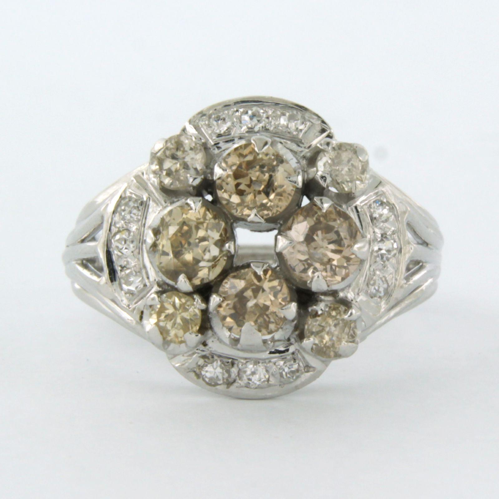 18k white gold ring with old mine cut and single cut diamond up to. 2.40ct – Champagne, K/L, F/G – Pique, VS/SI - ring size U.S. 8.75 – EU. 18.75(59)

Detailed description

the top of the ring is 1.6 cm wide and 8.6 mm high

Ring size US 8.75 – EU.