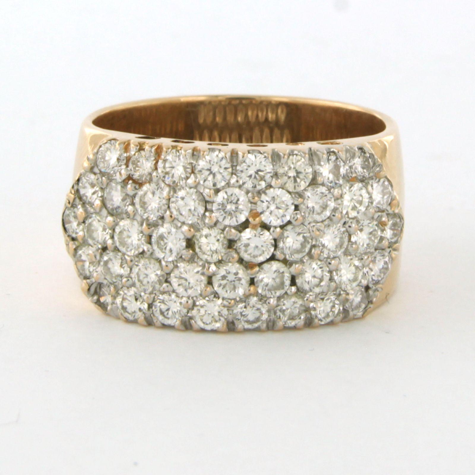 Ring aus 14k Bicolor-Gold, besetzt mit Diamanten im Brillantschliff bis zu . 2,64ct - G/H - VS/SI - Ringgröße U.S. 9 - EU. 19(60)

Ausführliche Beschreibung

die Oberseite des Rings ist 1,2 cm breit

Ringgröße US 9 - EU. 19(60), Ring kann zum