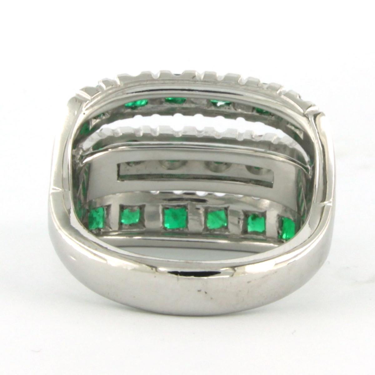 Ring with emerald 18k white gold In Good Condition For Sale In The Hague, ZH
