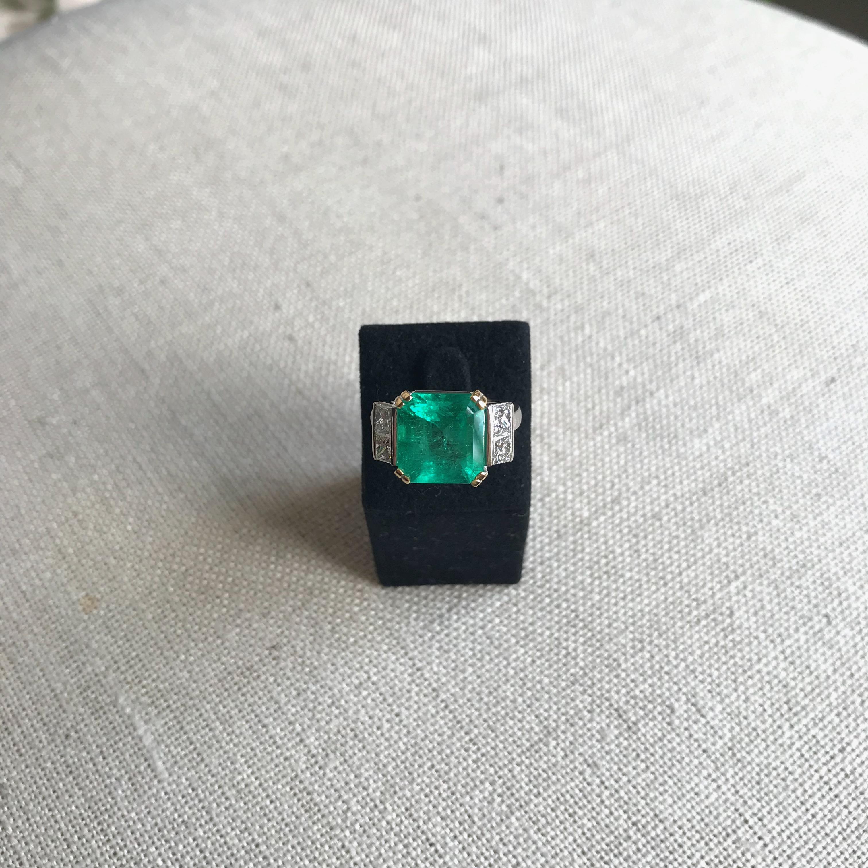 Emerald Cut Ring with Emerald 5.95 Carats and 18 Carat White Gold with Diamonds For Sale