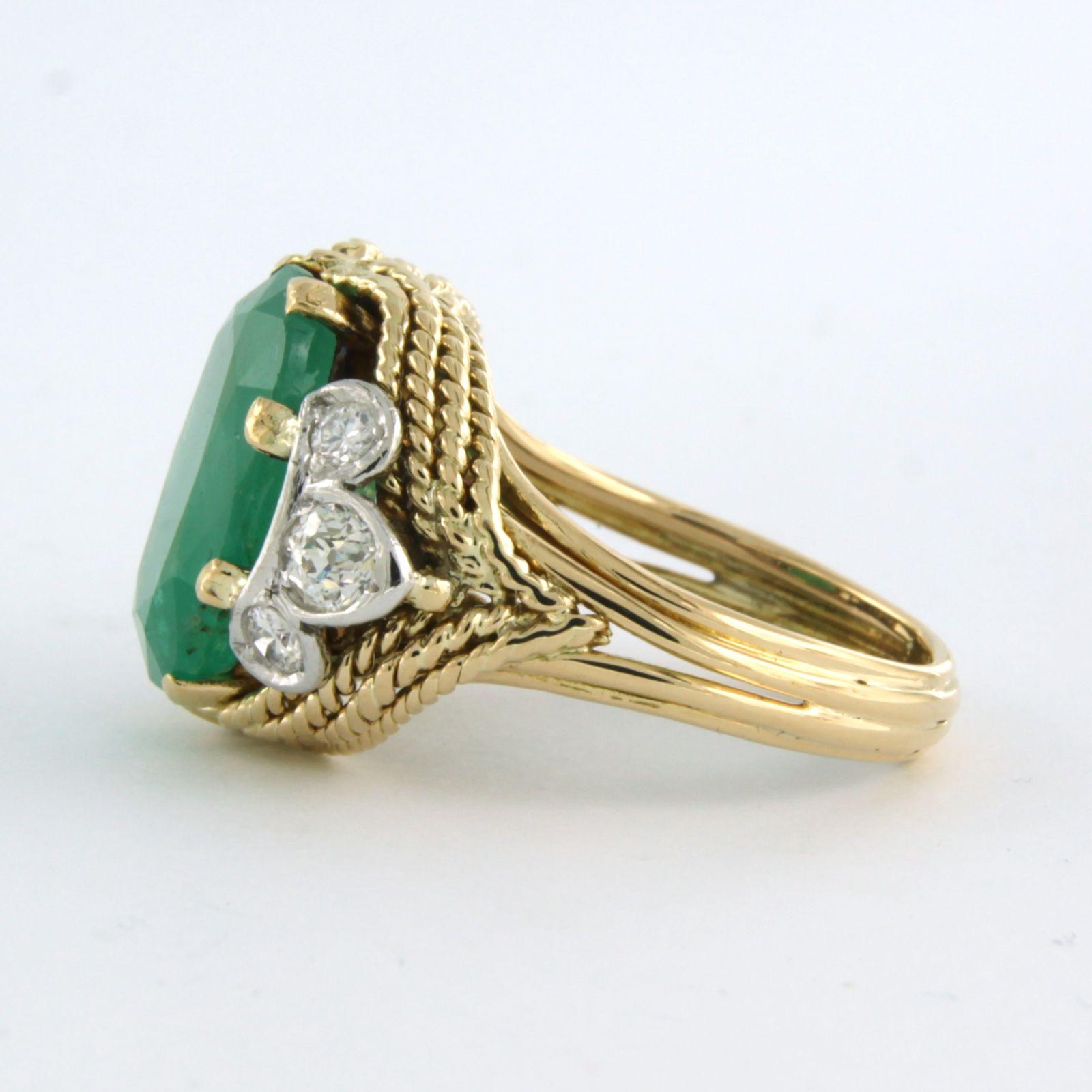 Ring with emerald 8.11ct and old mine cut diamonds 0.74ct 14k gold and platinum In Excellent Condition For Sale In The Hague, ZH