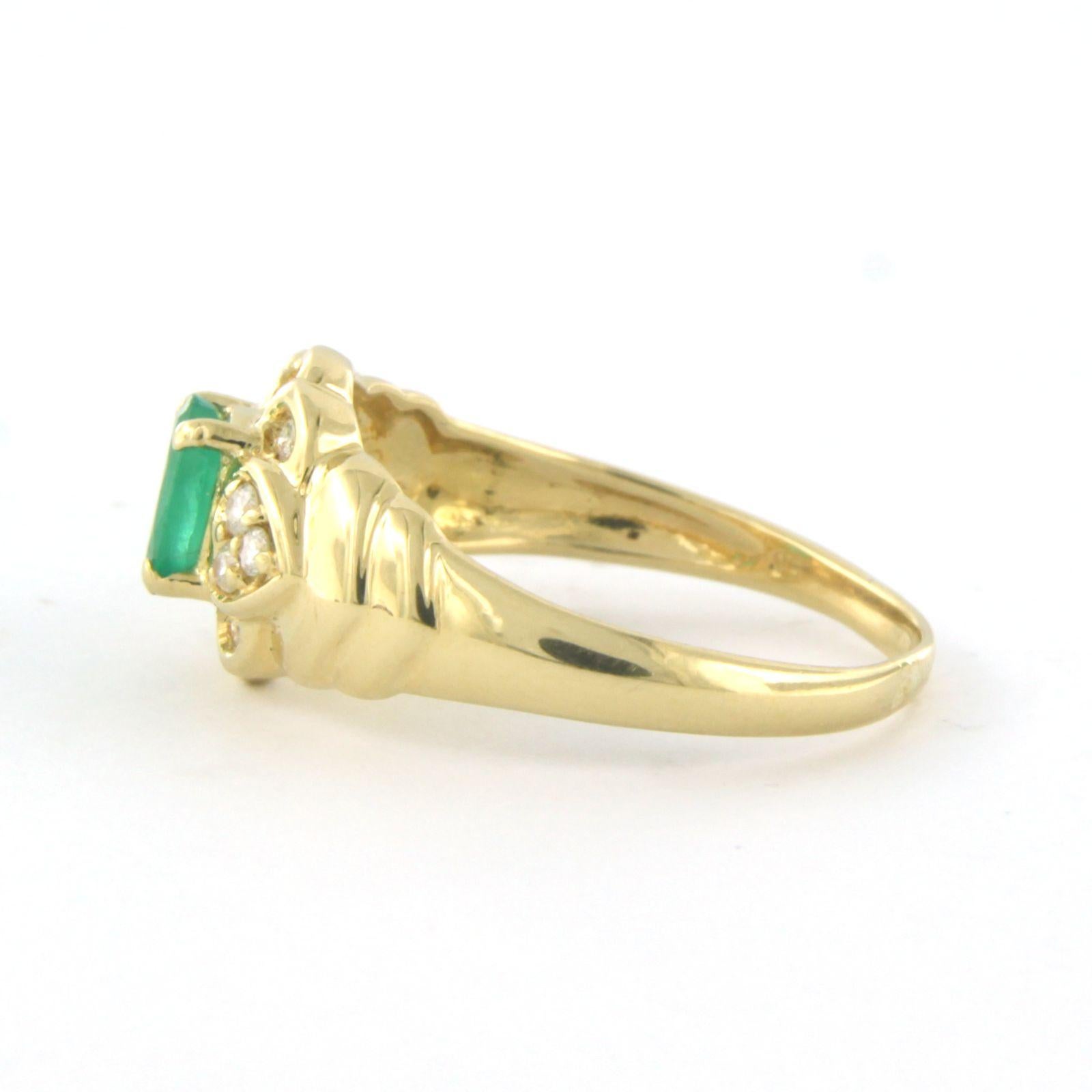 Ring with emerald and brilliant cut diamonds up to 0.20ct 18k yellow gold 3.7 gr For Sale 3