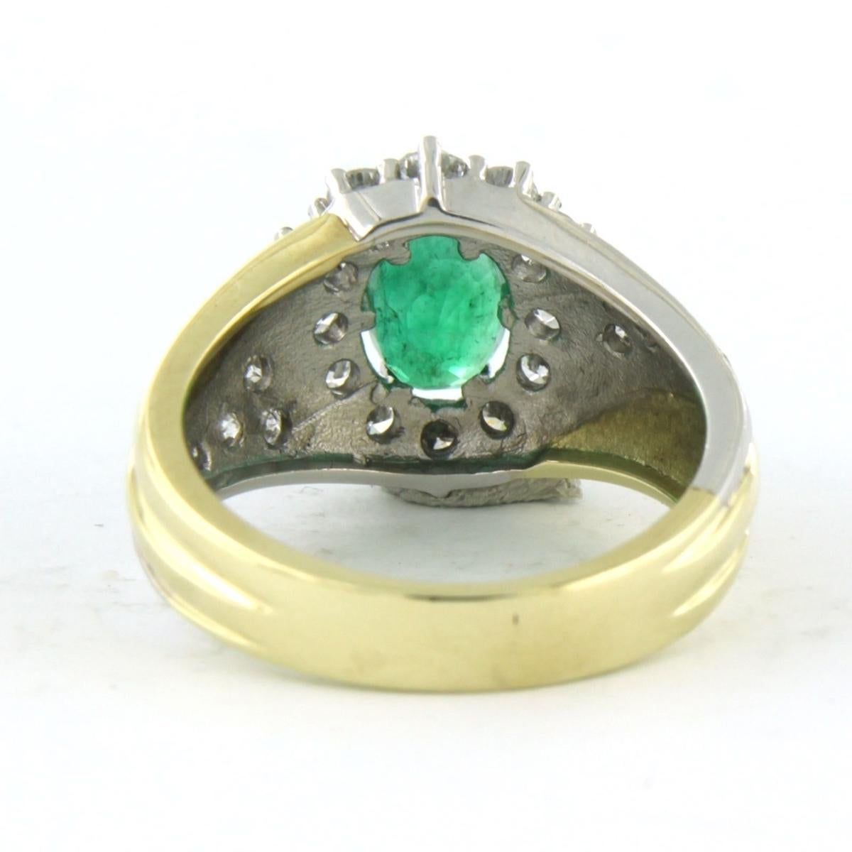 Ring mit Smaragd und Diamanten im Brillantschliff bis zu 0,92 Karat 14k zweifarbigem Gold im Zustand „Hervorragend“ im Angebot in The Hague, ZH