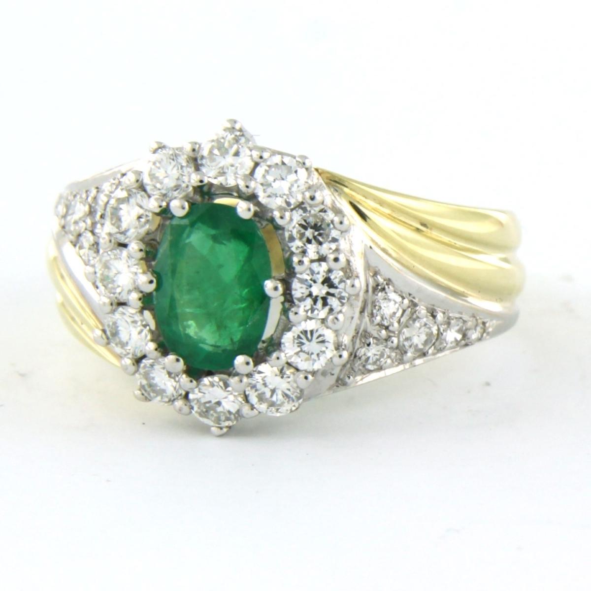 Ring mit Smaragd und Diamanten im Brillantschliff bis zu 0,92 Karat 14k zweifarbigem Gold Damen im Angebot