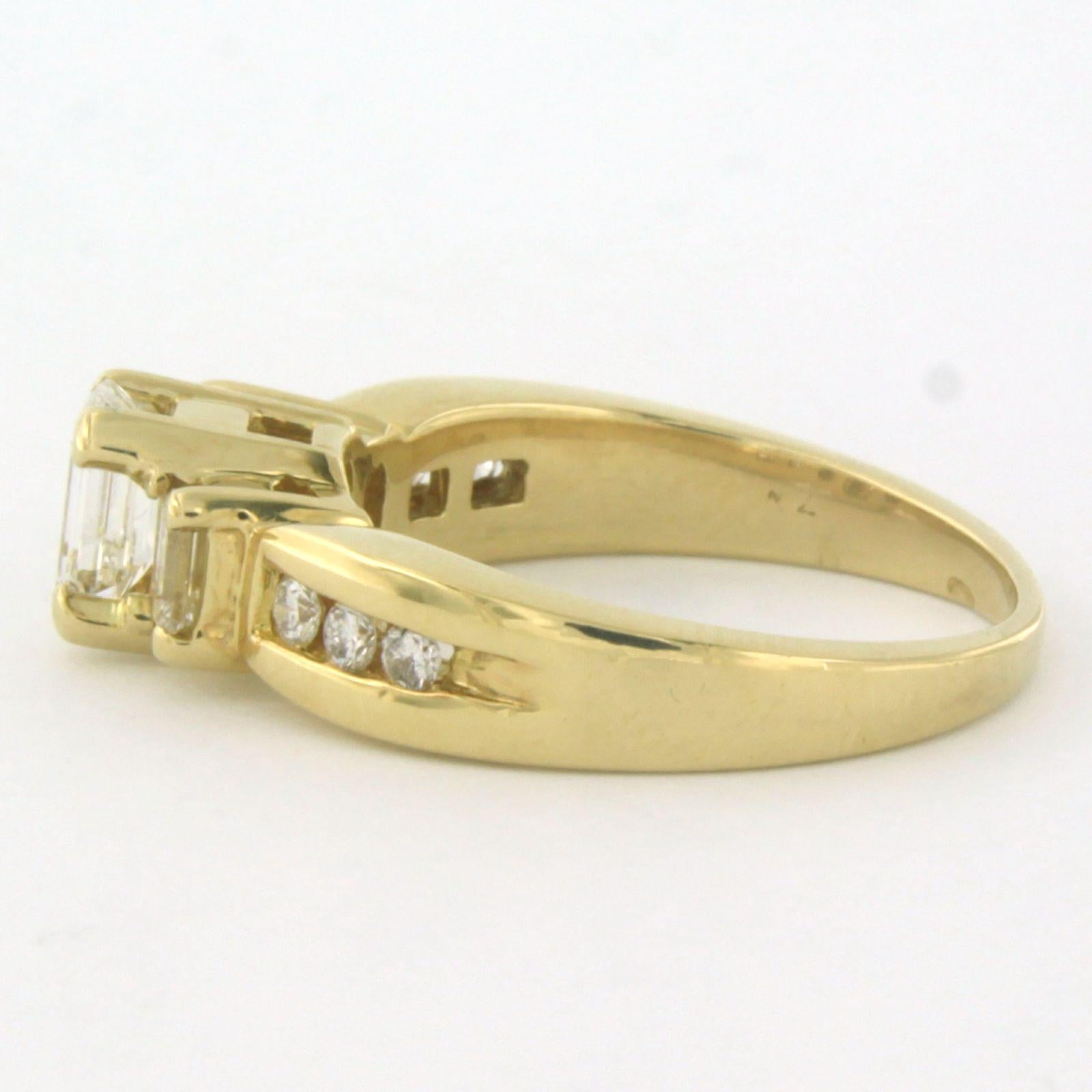Ring mit Smaragd und Diamanten im Brillantschliff bis zu 1,10ct 14k Gelbgold  im Zustand „Hervorragend“ im Angebot in The Hague, ZH