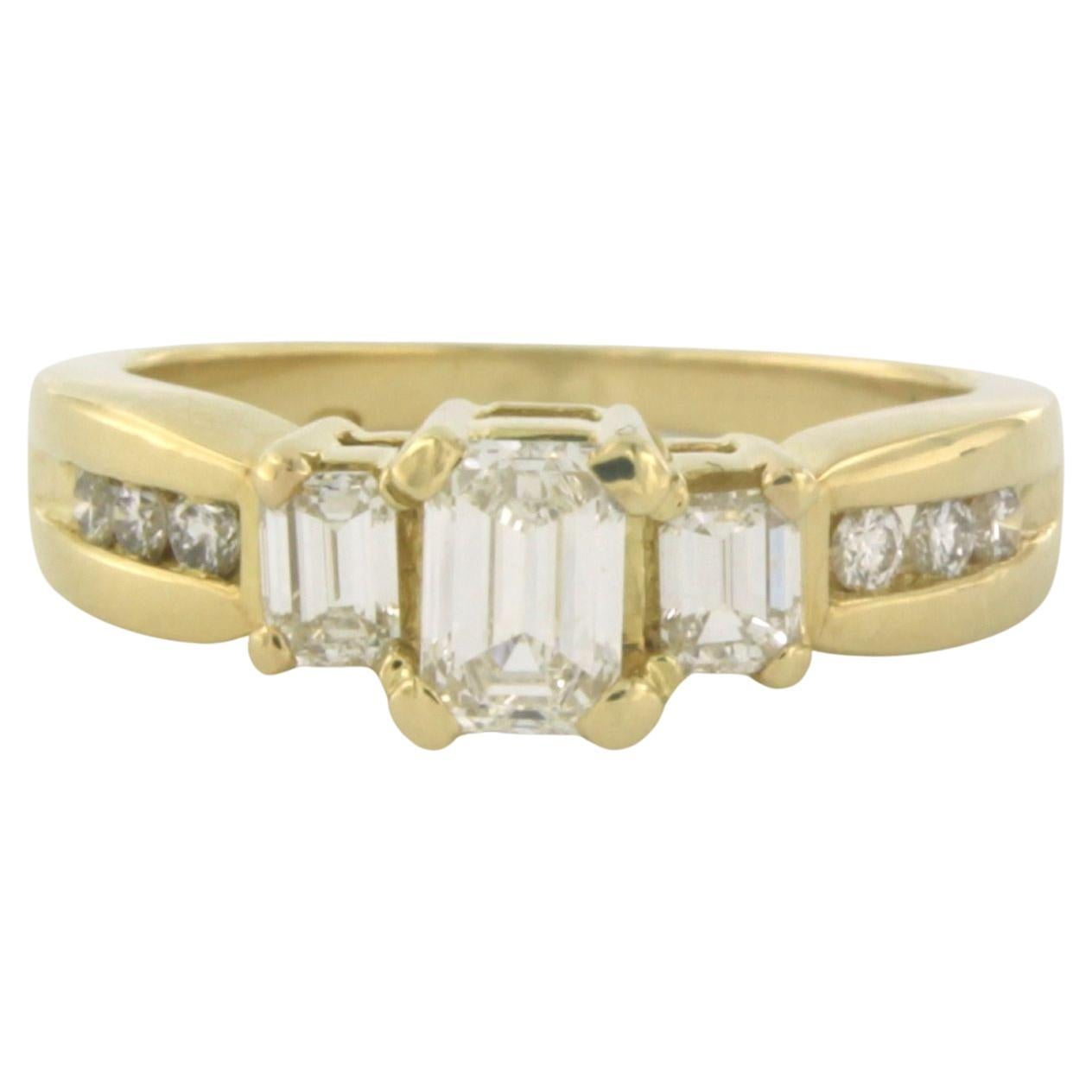 Ring mit Smaragd und Diamanten im Brillantschliff bis zu 1,10ct 14k Gelbgold  im Angebot