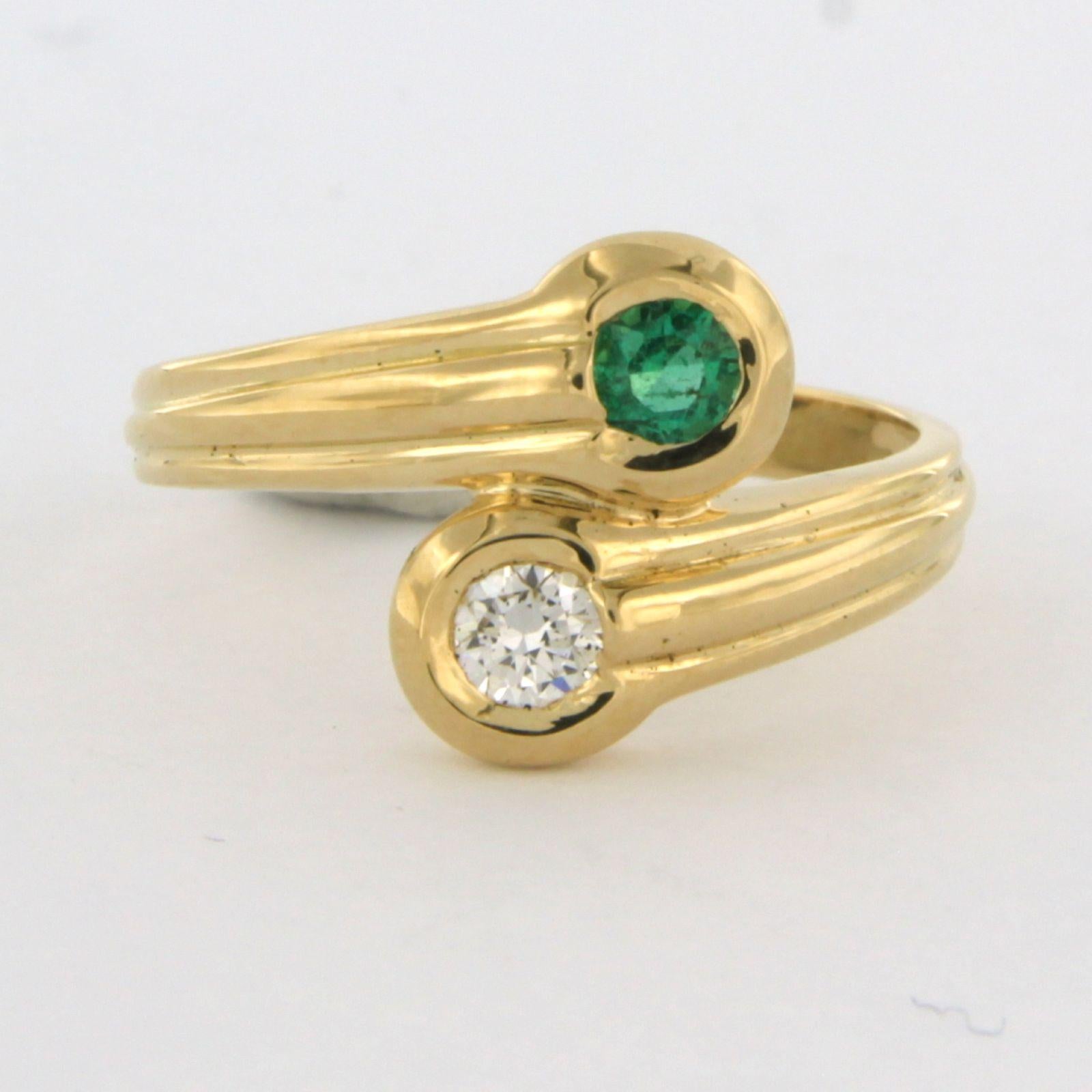 18k yellow gold ring set with emerald and brilliant cut diamond up to 0.10ct - F/G - VS/SI - ring size U.S. 6 - EU. 16.5 (52)

detailed description:

The top of the ring is 1.2 cm wide by 3.5 mm high

Ring size US 6 - EU. 16.5 (52), ring can be