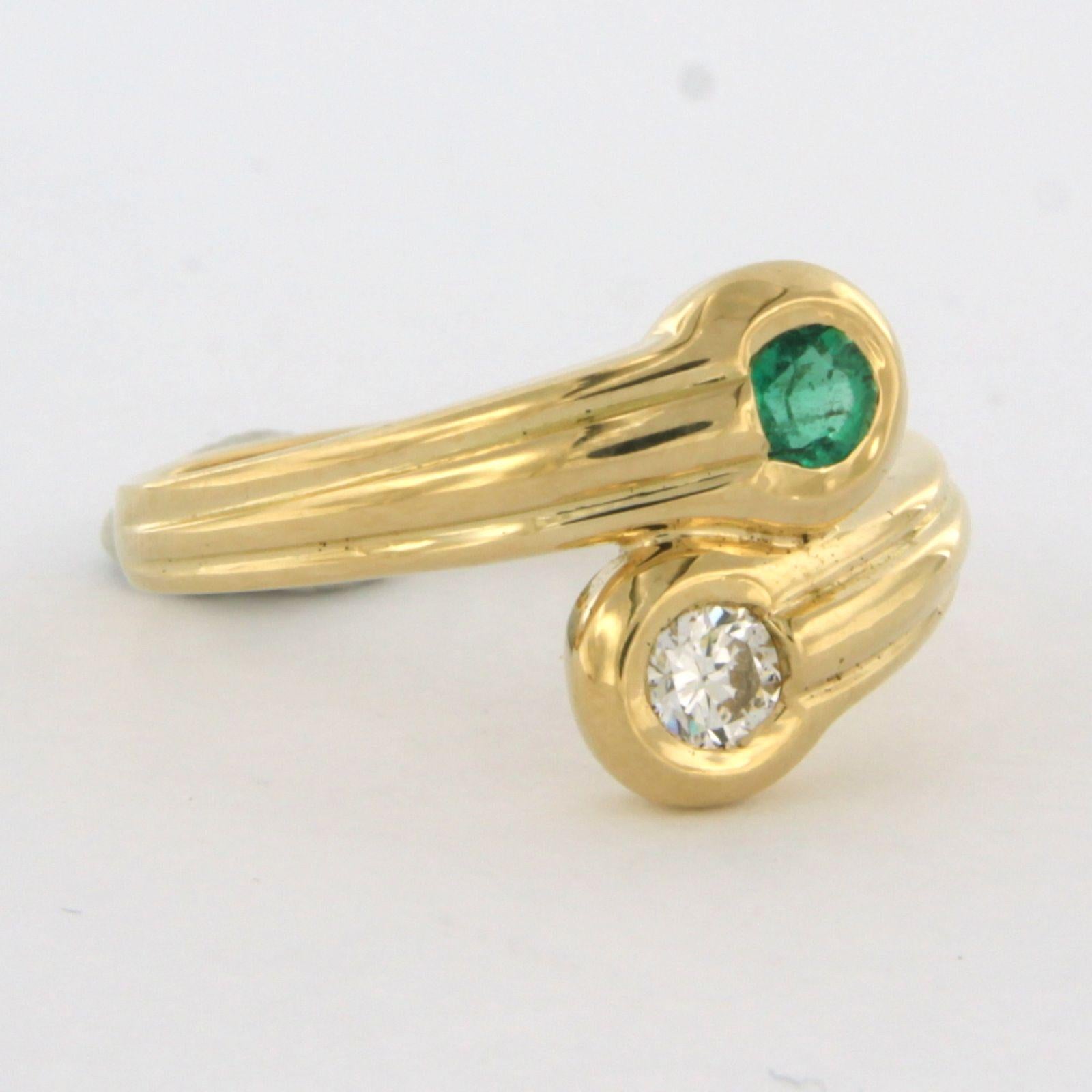 Modern Ring with emerald and diamond 18k yellow gold
