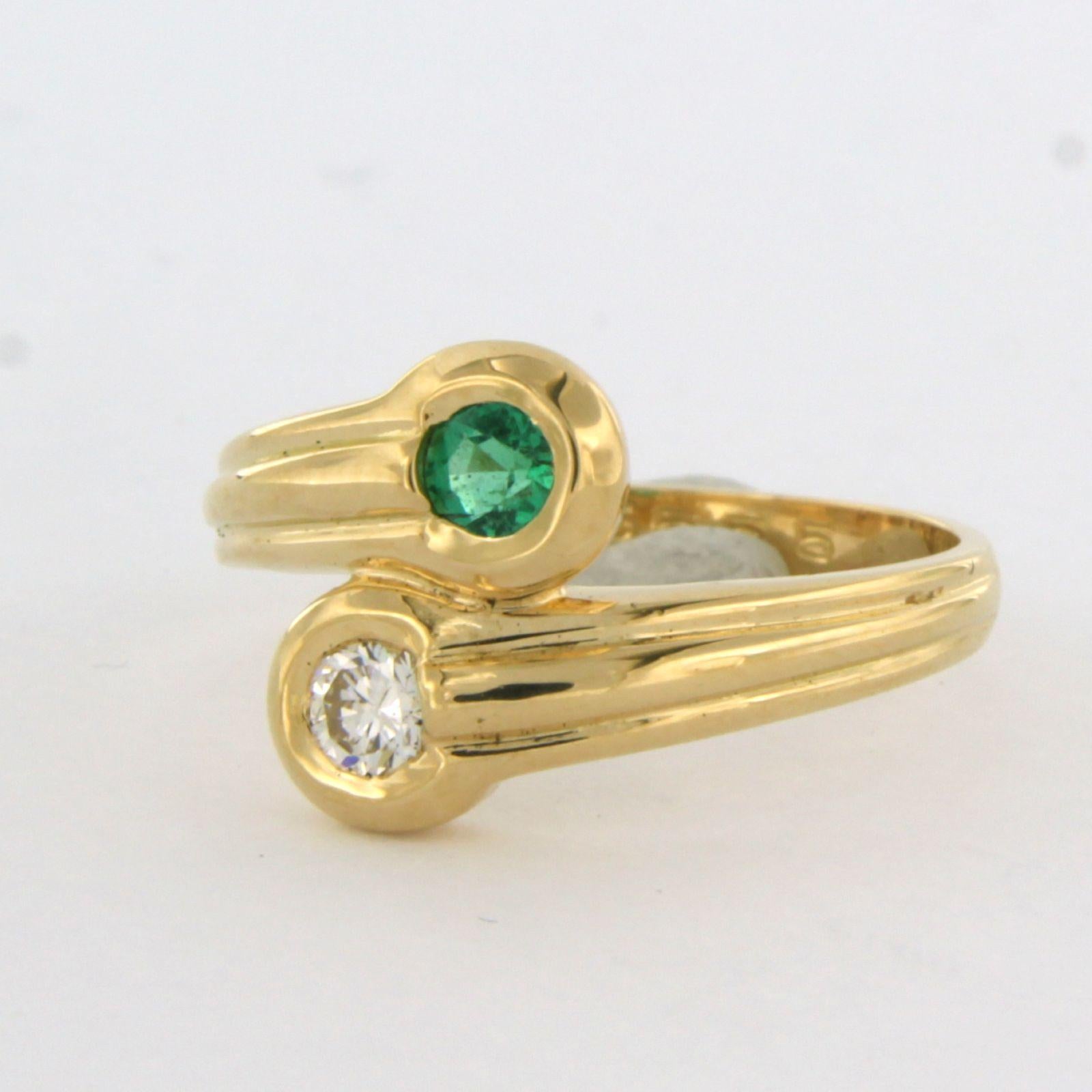Brilliant Cut Ring with emerald and diamond 18k yellow gold