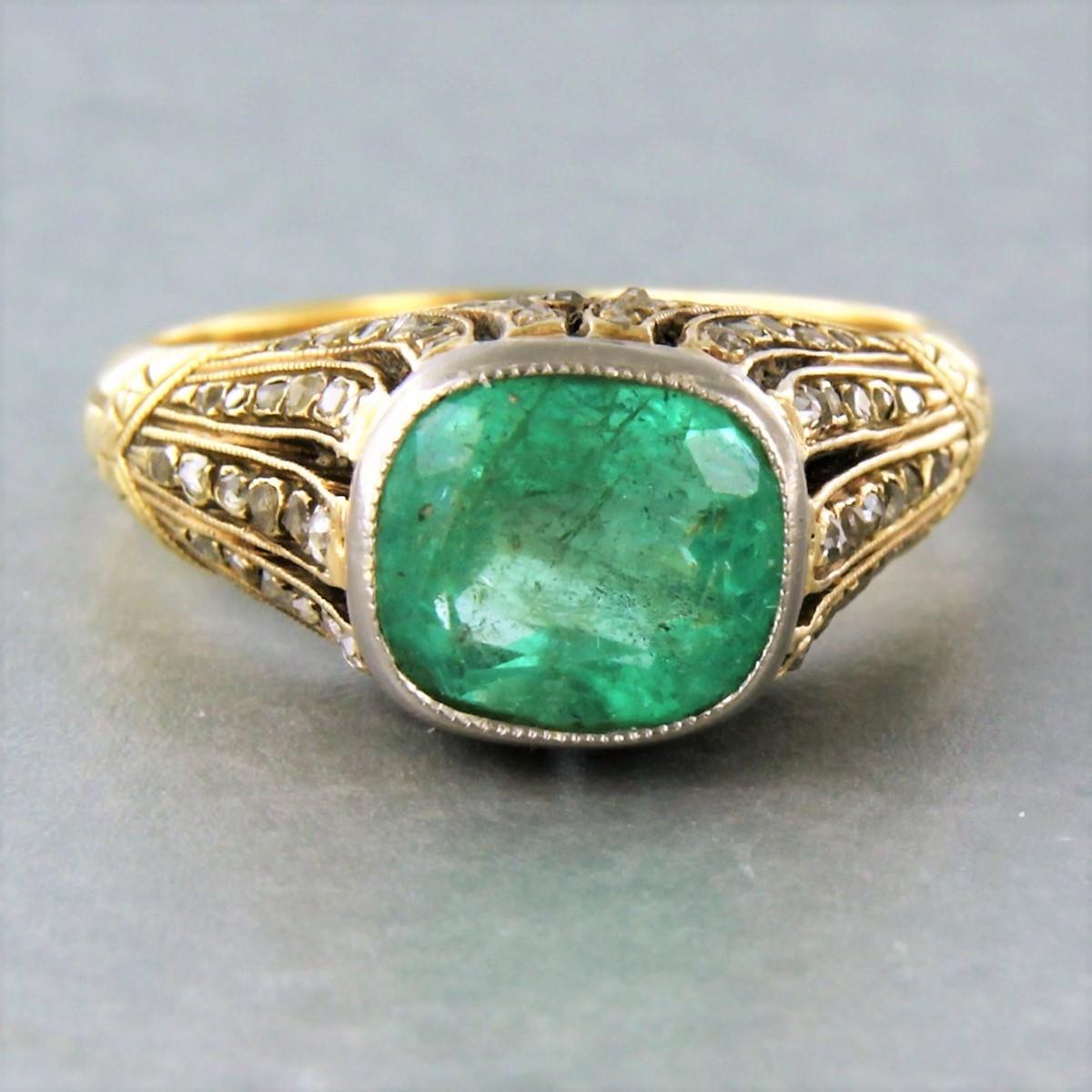 Early Victorian Ring with emerald and diamonds 14k yellow gold For Sale