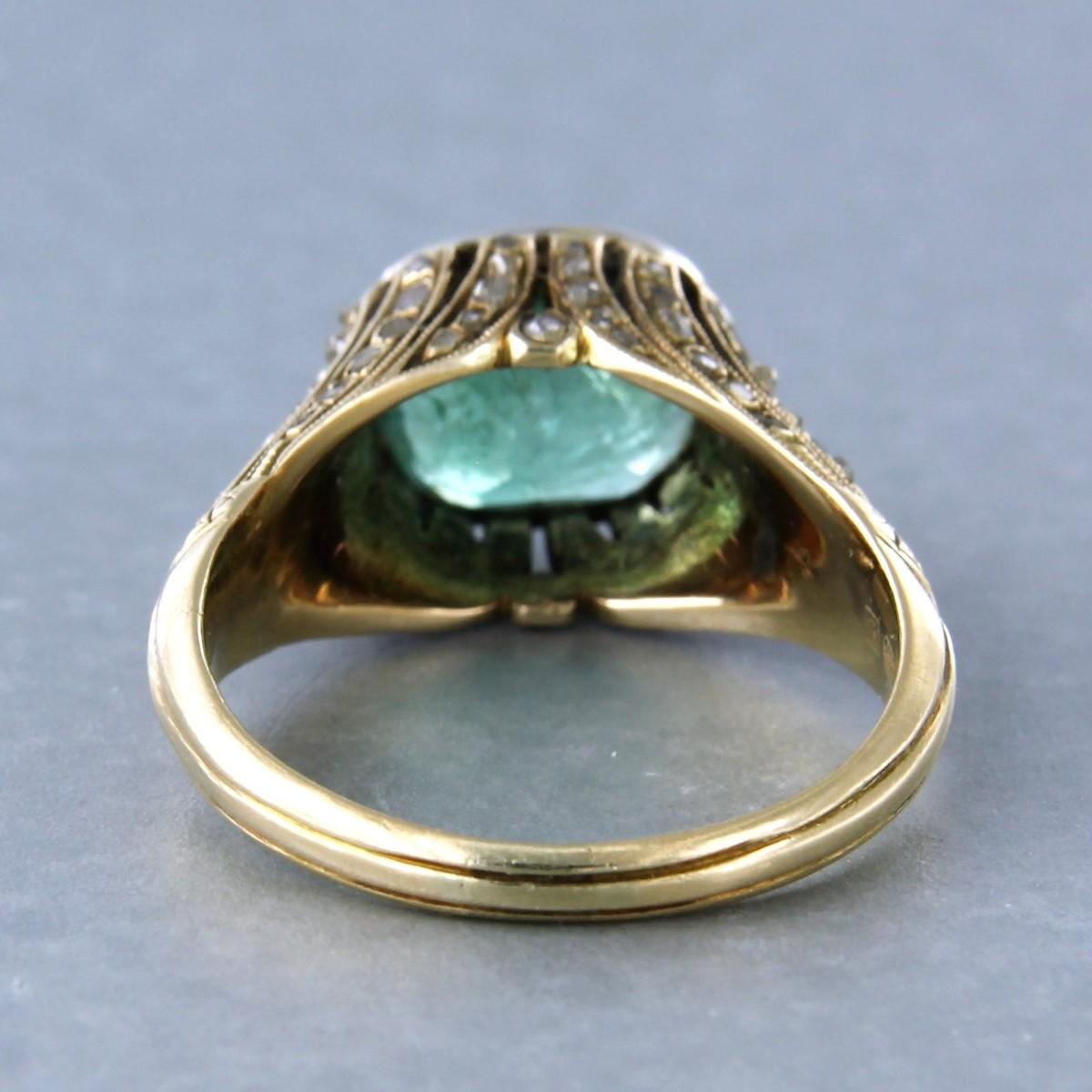 Ring with emerald and diamonds 14k yellow gold In Good Condition For Sale In The Hague, ZH