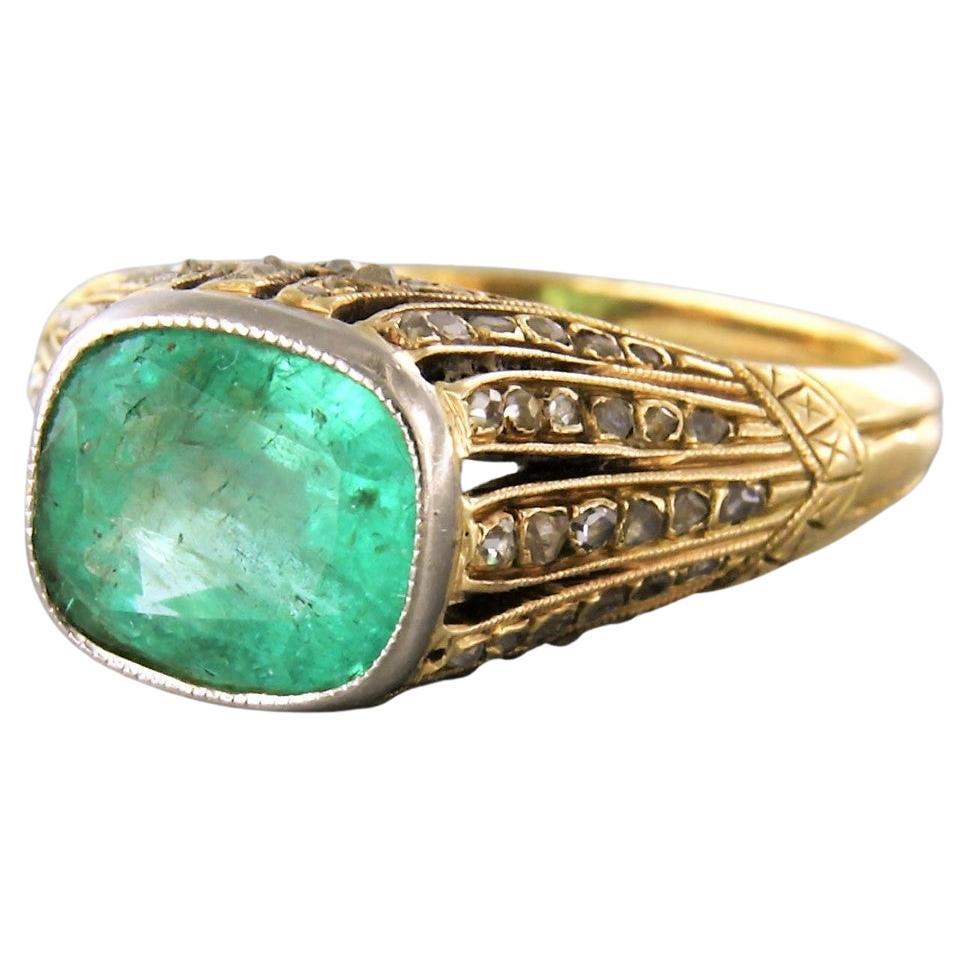 Ring with emerald and diamonds 14k yellow gold For Sale