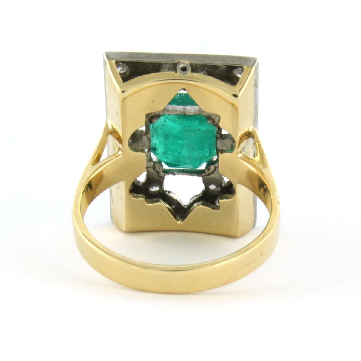 Ring with emerald and diamonds 18k bicolour gold  In Good Condition For Sale In The Hague, ZH