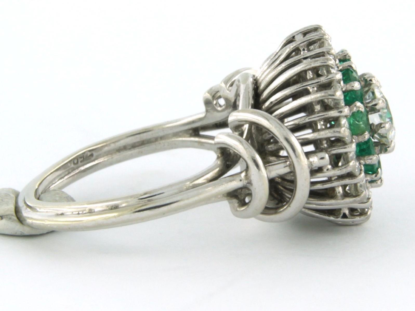 Women's Ring with emerald and diamonds 18k white gold For Sale