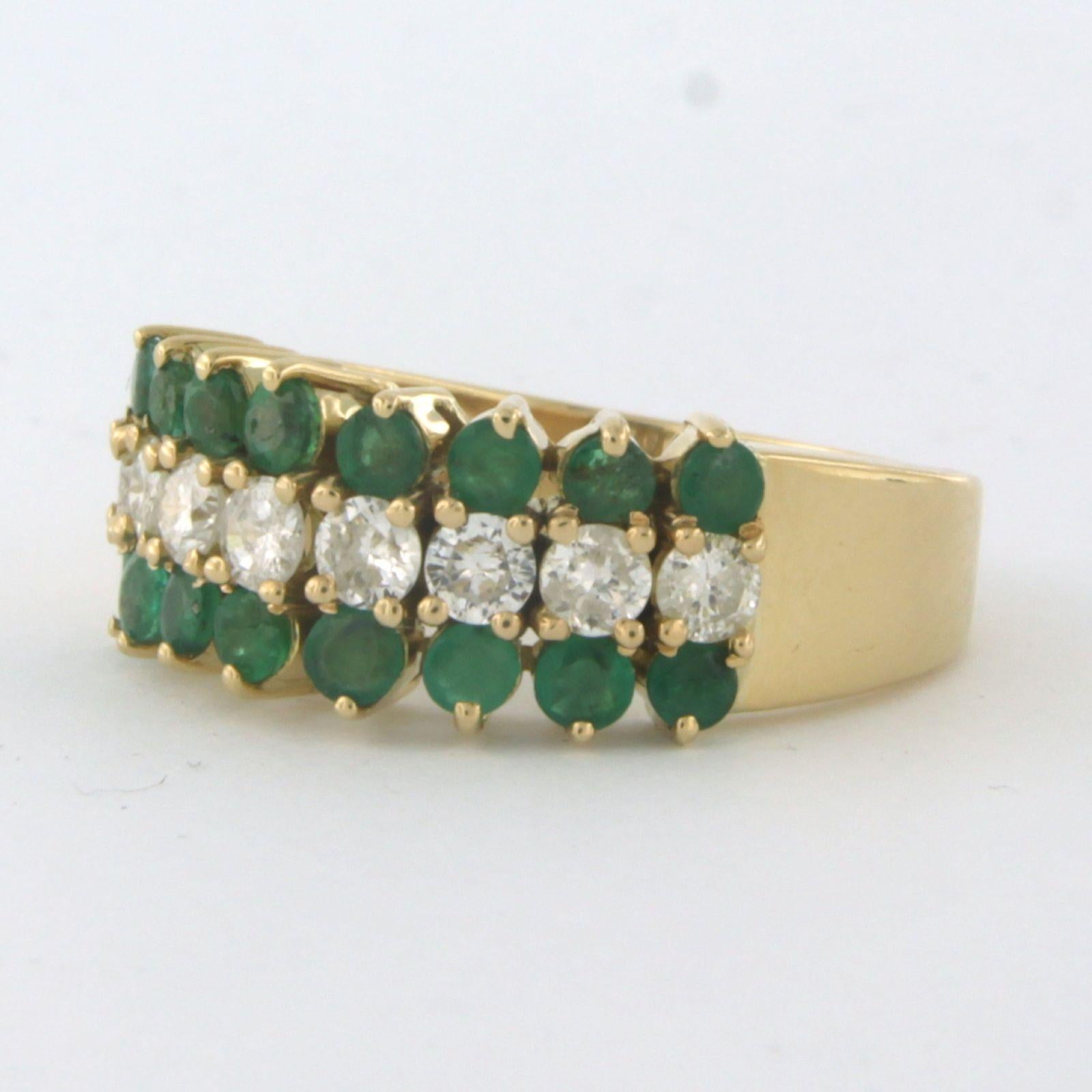 Ring with emerald and diamonds 18k yellow gold For Sale at 1stDibs