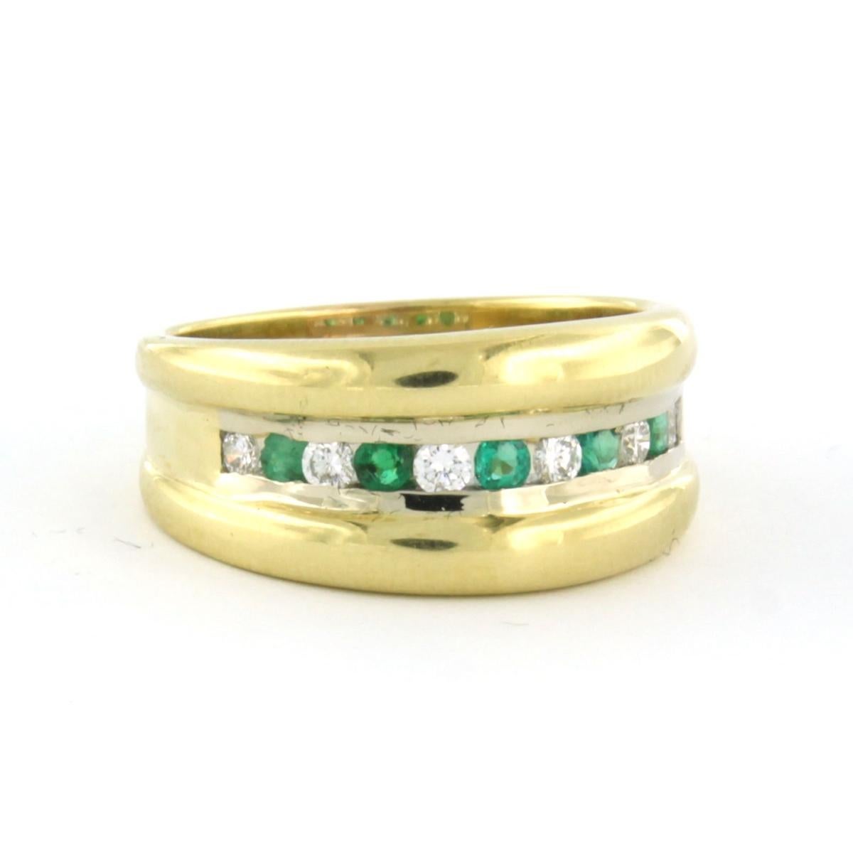 Ring with emerald and diamonds 18k yellow gold For Sale at 1stDibs