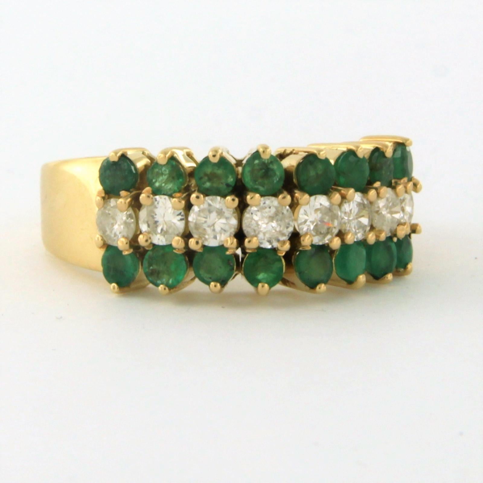 Modern Ring with emerald and diamonds 18k yellow gold For Sale