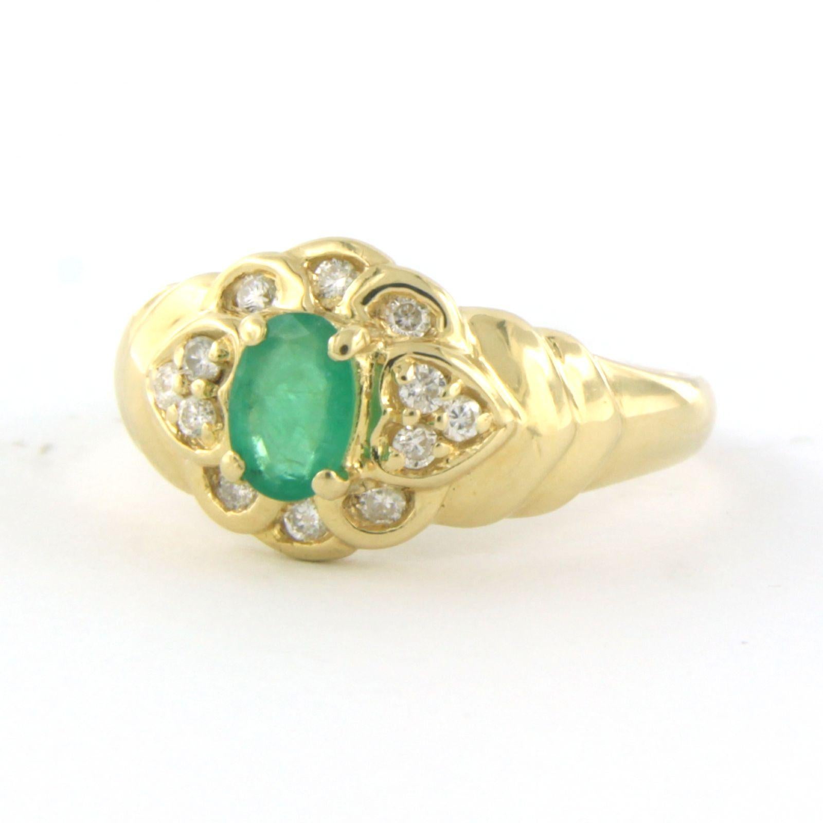 Brilliant Cut Ring with emerald and diamonds 18k yellow gold For Sale