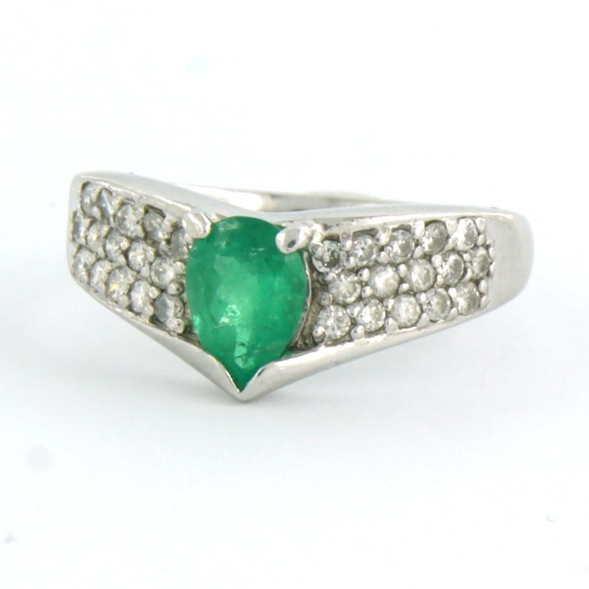 Ring with emerald and diamonds 900 Platinum In Excellent Condition For Sale In The Hague, ZH