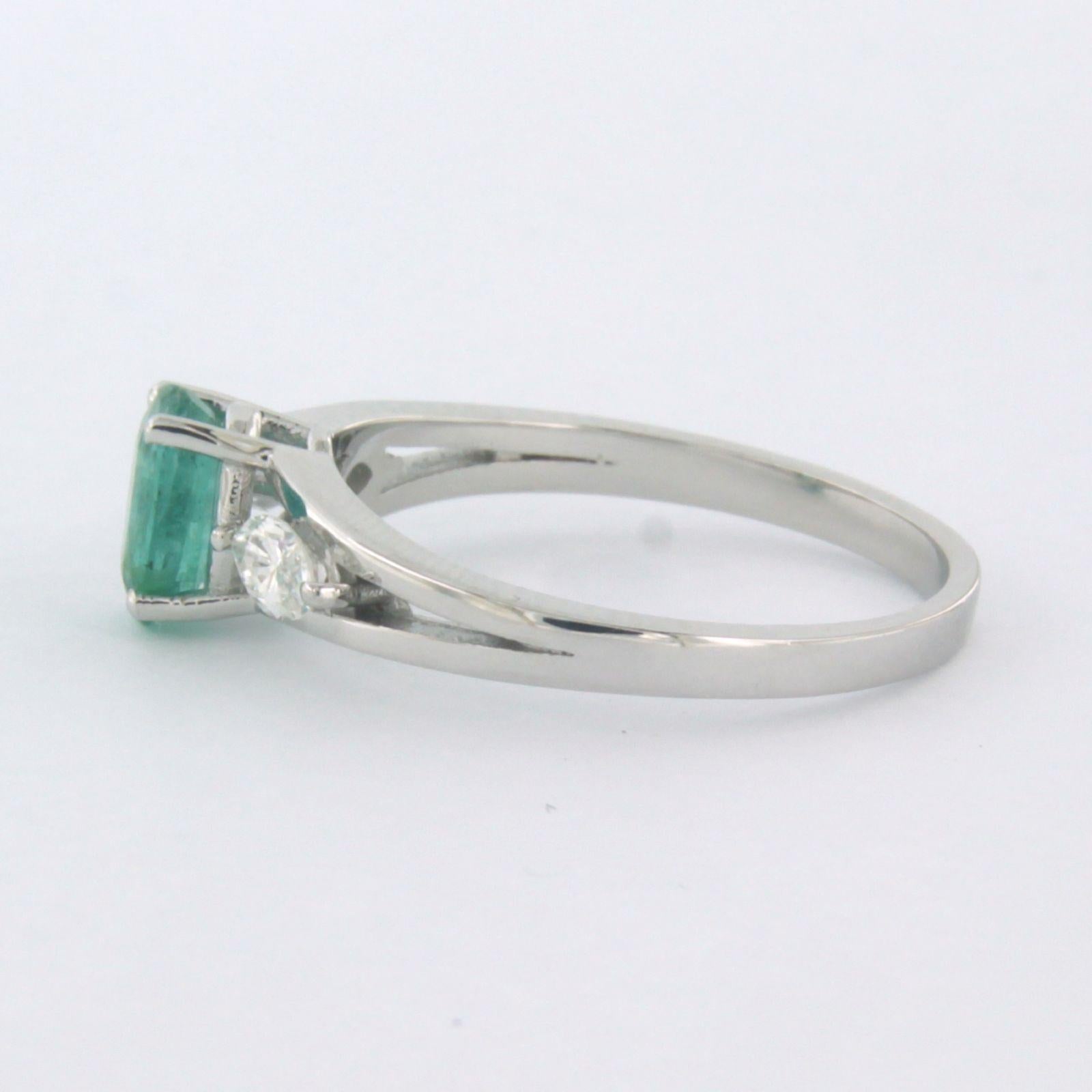 Ring mit Smaragd- und marquiseförmigen Diamanten bis zu 0,32 Karat 18k Weißgold im Angebot 1