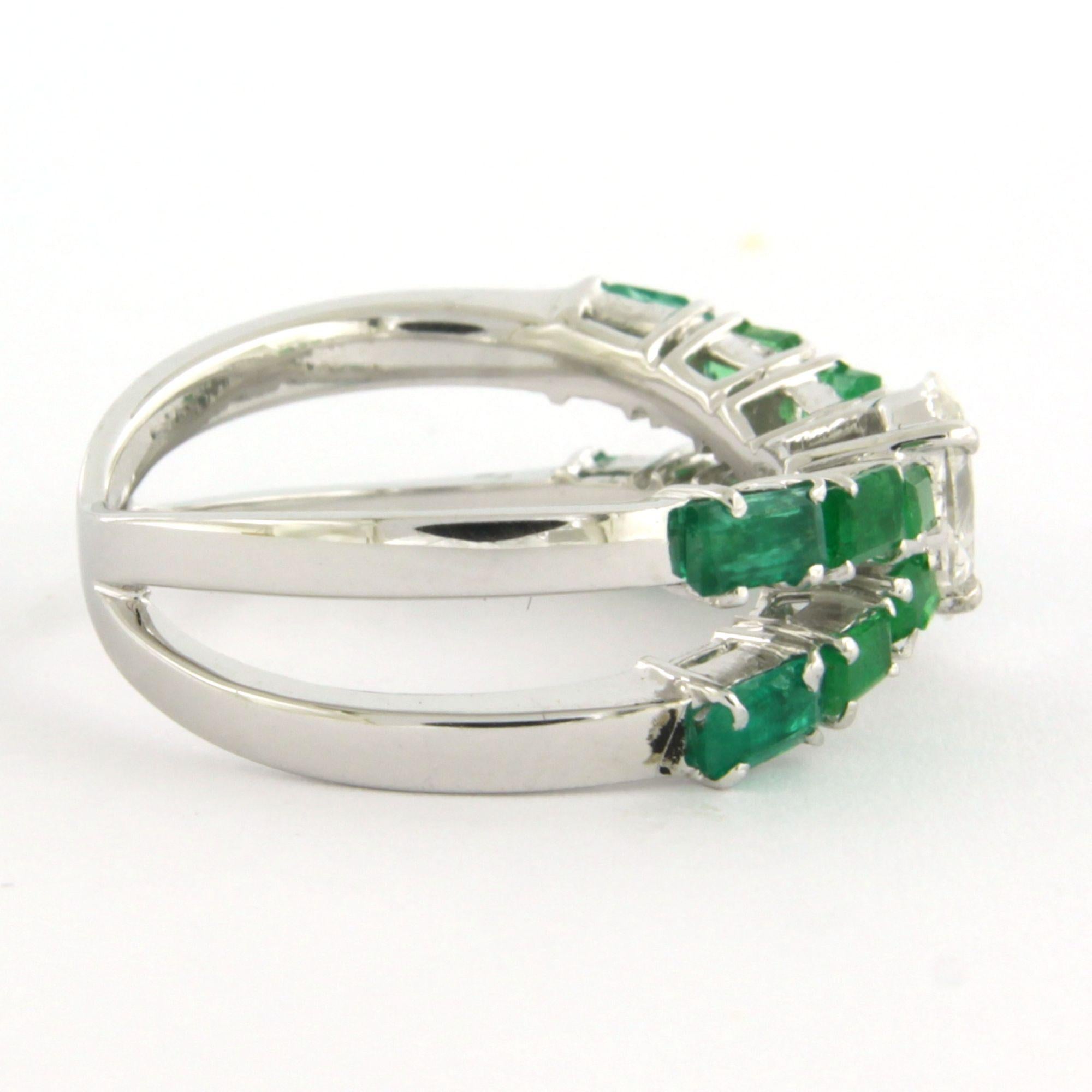 Modern Ring with emerald and oval cut diamond up to 0.50ct 18k gold 5.5 grams For Sale