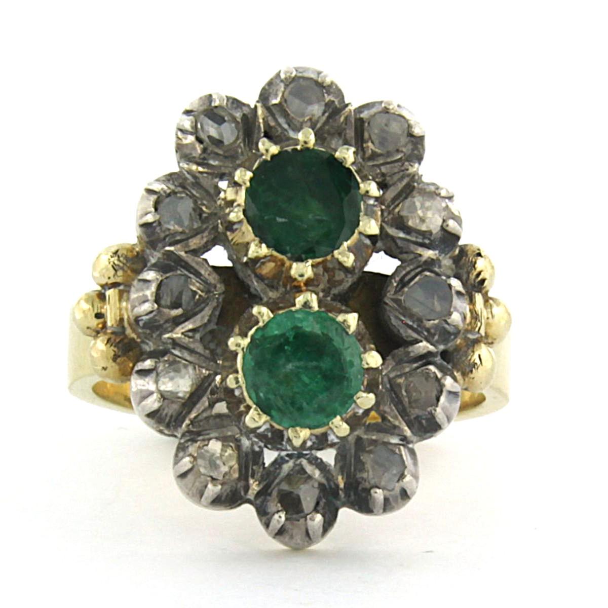 Ring aus 18 Karat Gelbgold und Silber, besetzt mit einem Smaragd und einem Diamanten im Rosenschliff von bis zu 0,15 Karat - Ringgröße US 8,5 - EU 18,5 (58)

Ausführliche Beschreibung:

Die Oberseite des Rings ist 2,2 cm lang, 1,5 cm breit und 8,4