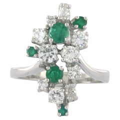 Ring mit Diamanten im Smaragd-, Brillant- und Marquiseschliff bis zu 0,85 Karat aus 14 Karat Weißgold