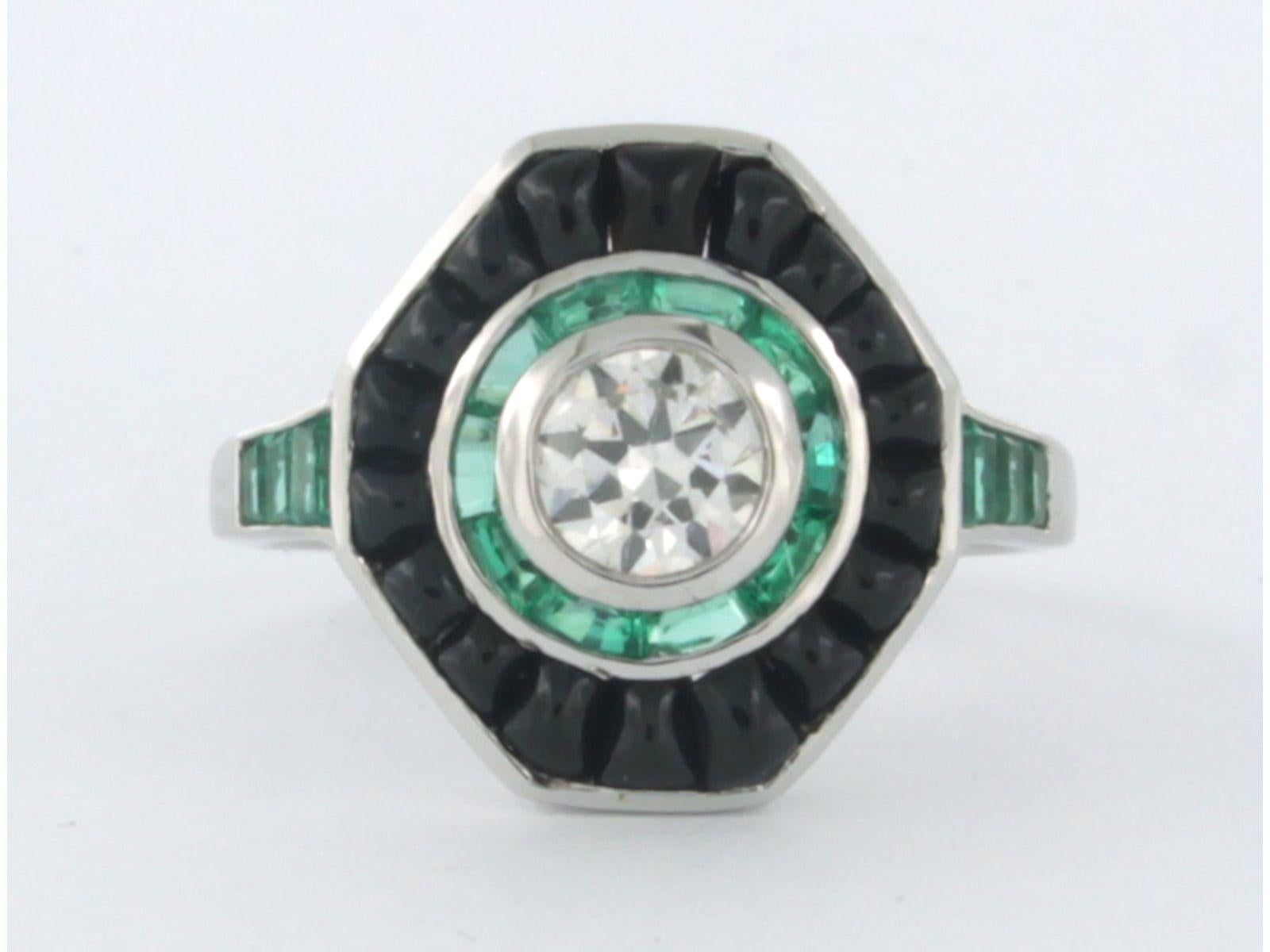 14k white gold ring set with an old Europian cut diamond in the center. 0.56ct - F/G - SI2 - and on entourage onyx and emerald - ring size U.S. 6.75 - EU. 17.25(54)

detailed description

the top of the ring is 1.5 cm wide

weight 3.2 grams

ring