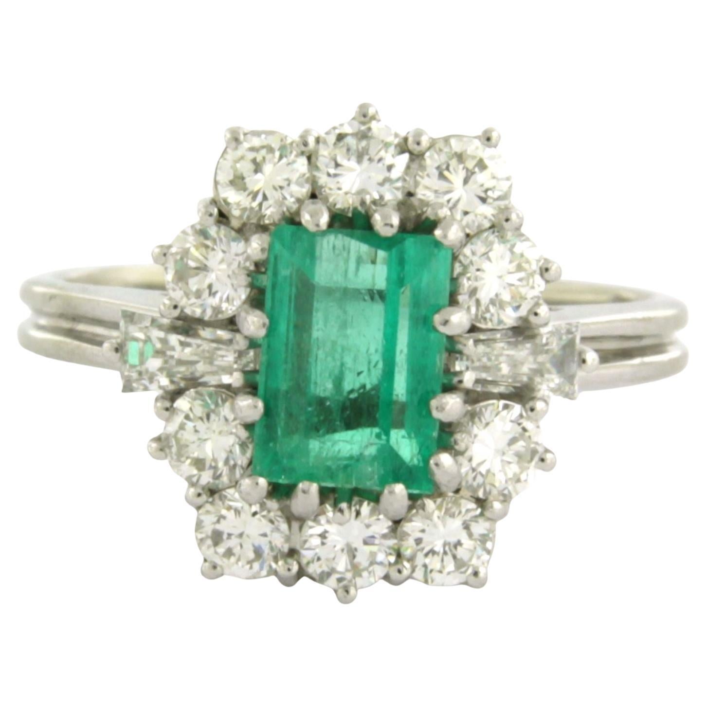 Ring with emerald, taper and bruilliant cut diamonds up to 1.00ct 18k gold For Sale