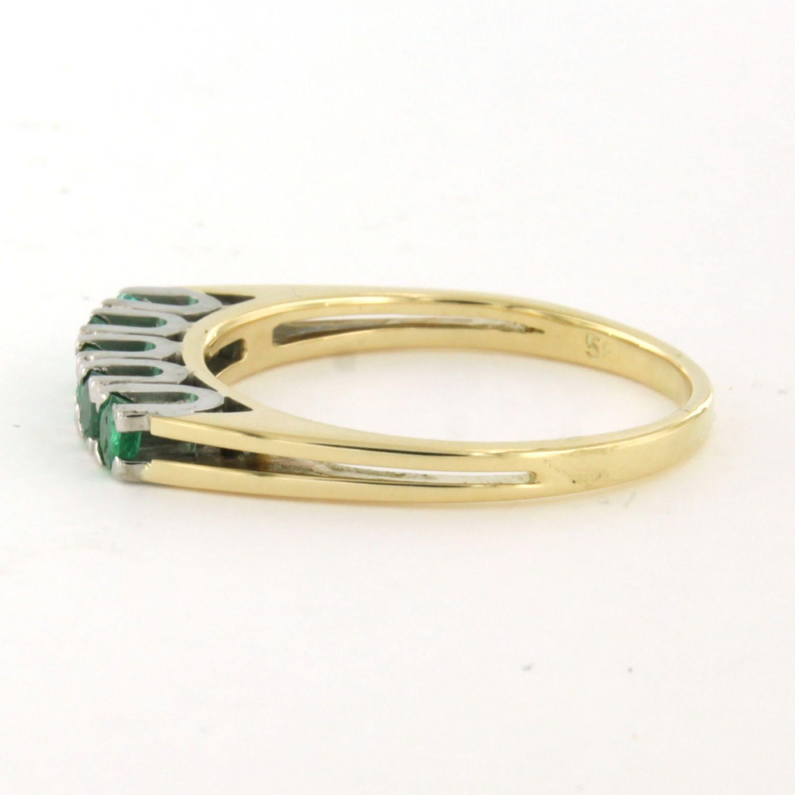 Moderne Bague avec émeraude jusqu'à 0,50ct 3,9 grammes Or bicolore 14k en vente