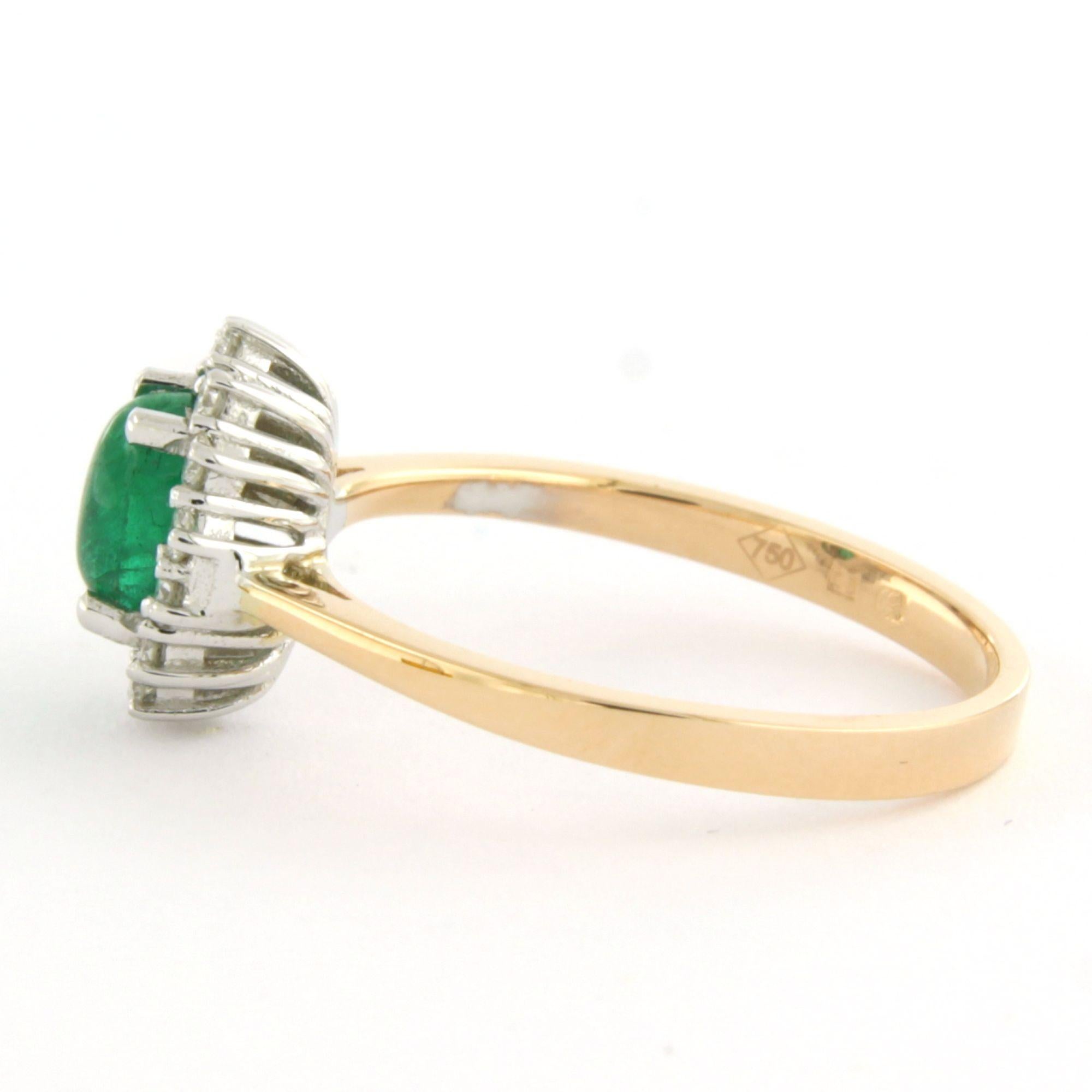Moderne Bague avec émeraude jusqu'à 0,74ct et diamants taille brillant jusqu'à 0,26ct Or 18k en vente