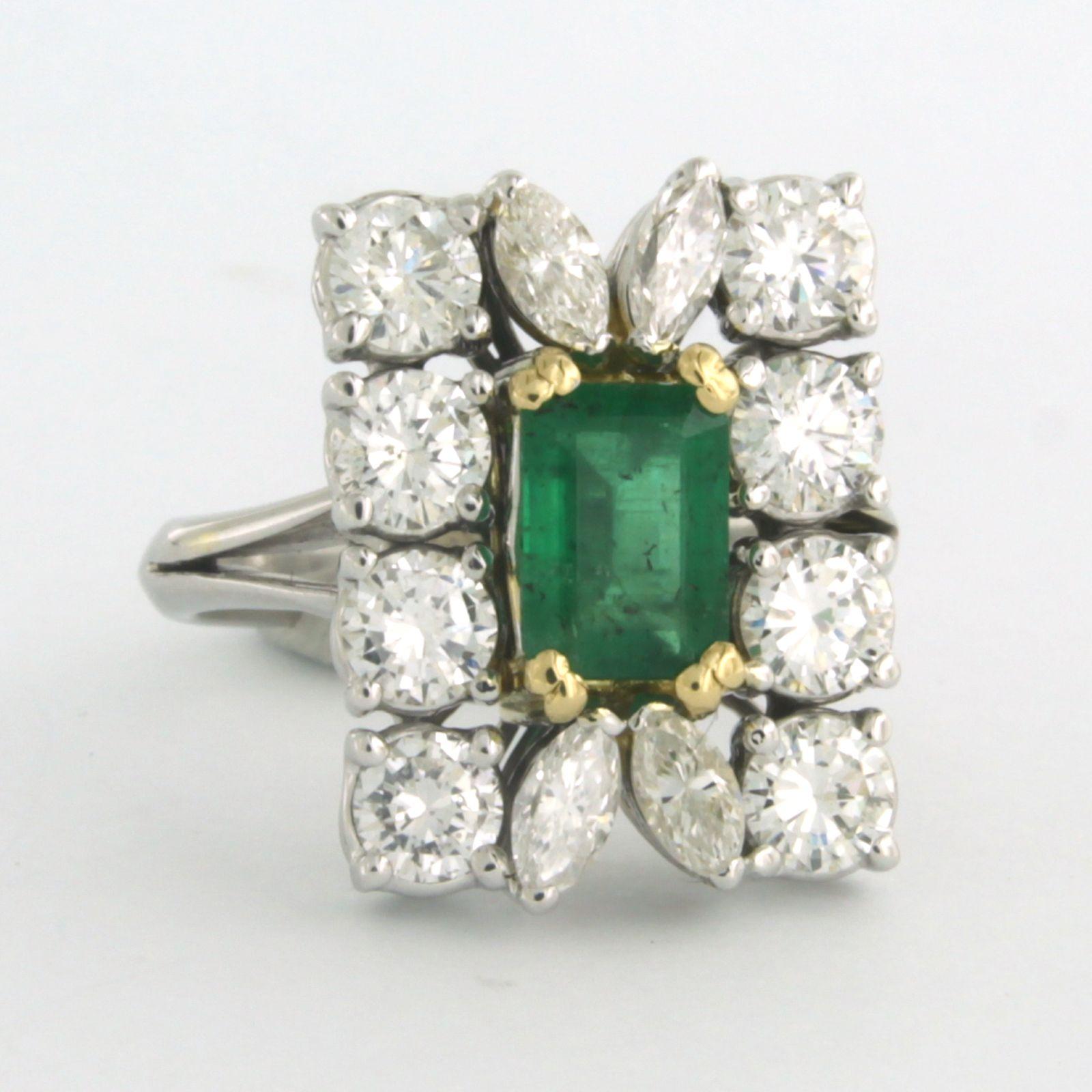 Modern Ring with emerald up to 1.50ct and diamonds up to 2.50ct. 18k bicolour gold  For Sale