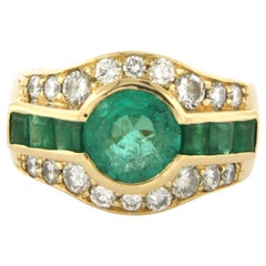 Ring with emerald up to 2.50ct and brilliant cut diamonds up to 1.00ct 18k gold