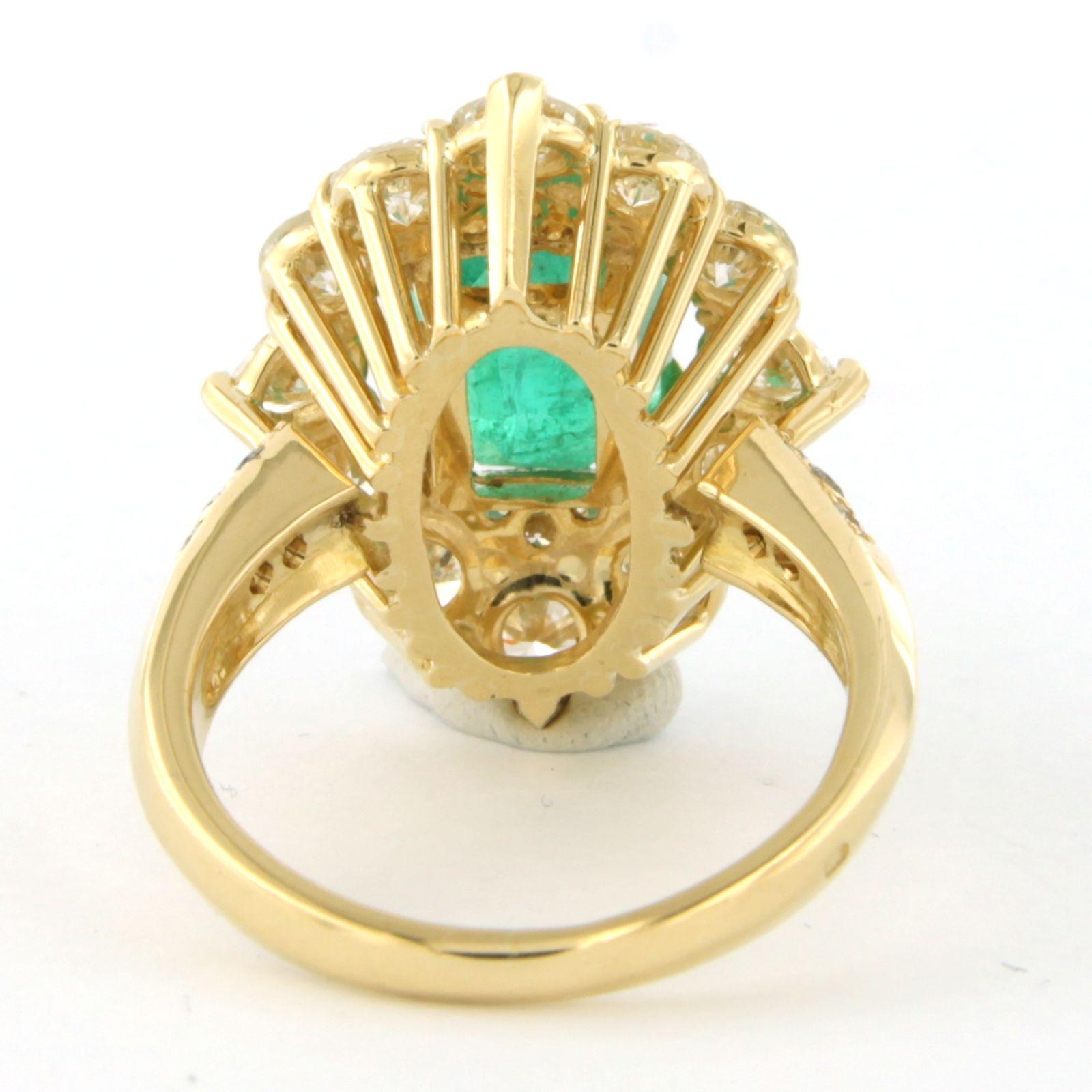 Ring with emerald up to 3.30ct and diamonds up to 2.50ct. 18k yellow gold For Sale 1
