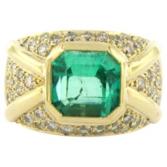Ring with emerald up to 3.50ct and brilliant cut diamonds up to 1.00ct 18k gold