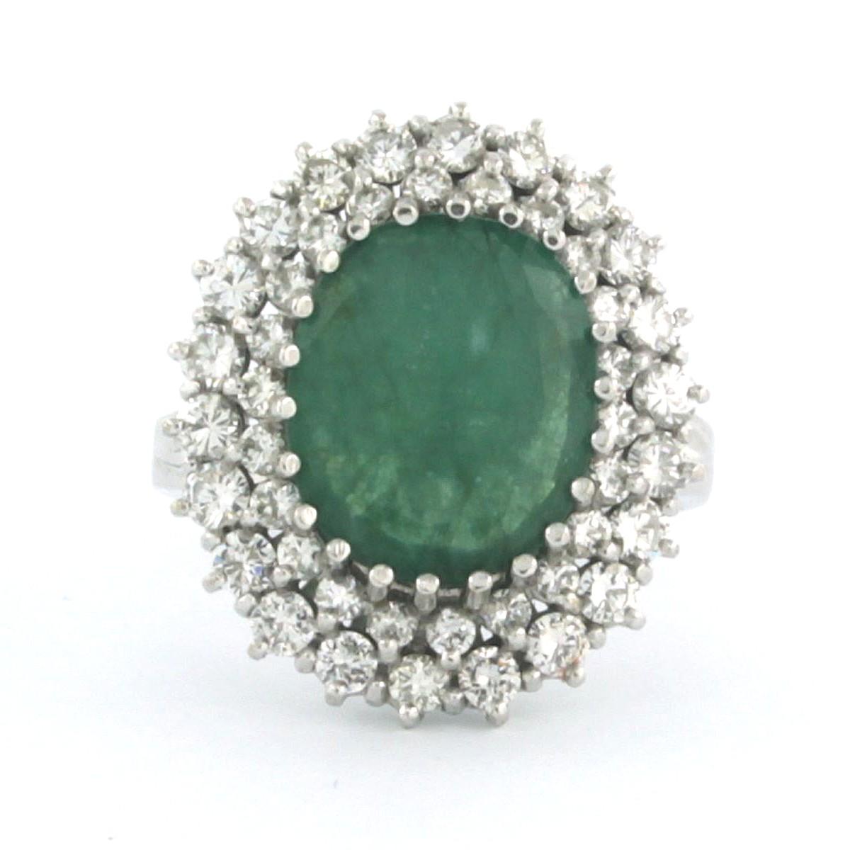 Bague entourage en or blanc 18k sertie d'une émeraude jusqu'à 4.00 ct et d'un diamant taille brillant de 1.70 ct - G/H - VS/SI - taille de bague US 8 - EU 18.25 (57)

Description détaillée

Le haut de l'anneau mesure 2,2 cm de large et 1,1 cm de