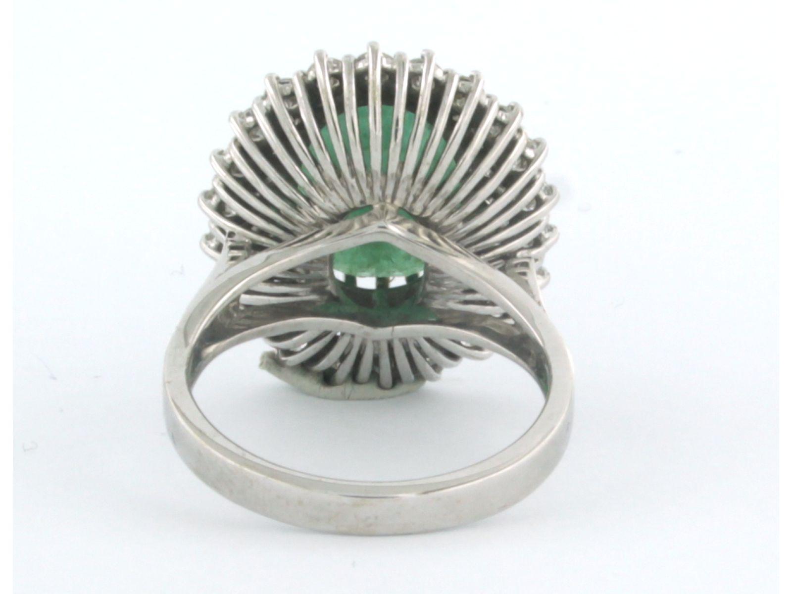 Bague avec émeraude jusqu'à 4,00ct et diamants taille brillant jusqu'à 1,70ct or 14k Excellent état - En vente à The Hague, ZH
