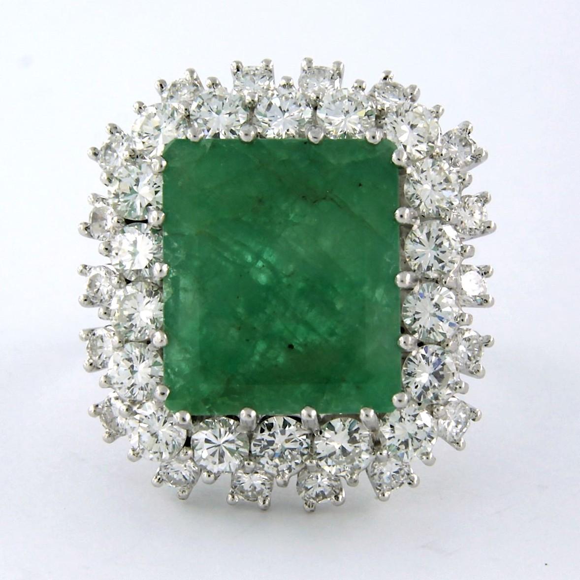 Ring aus 14 Karat Weißgold, besetzt mit einem zentralen Smaragd von bis zu 5,00 ct und einem Diamanten im Brillantschliff von insgesamt 4,00 ct - F/G - VS/SI - Ringgröße US 6,5 - EU 17(53)

Ausführliche Beschreibung:

Die Oberseite des Rings ist 2,5