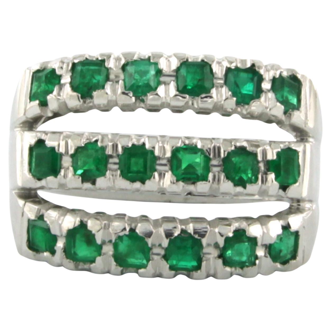 Ring with emeralds up to 3.50ct - 11.8 grams - 18k white gold For Sale