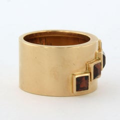 Ring with garnet 14k gold 9.3 grams