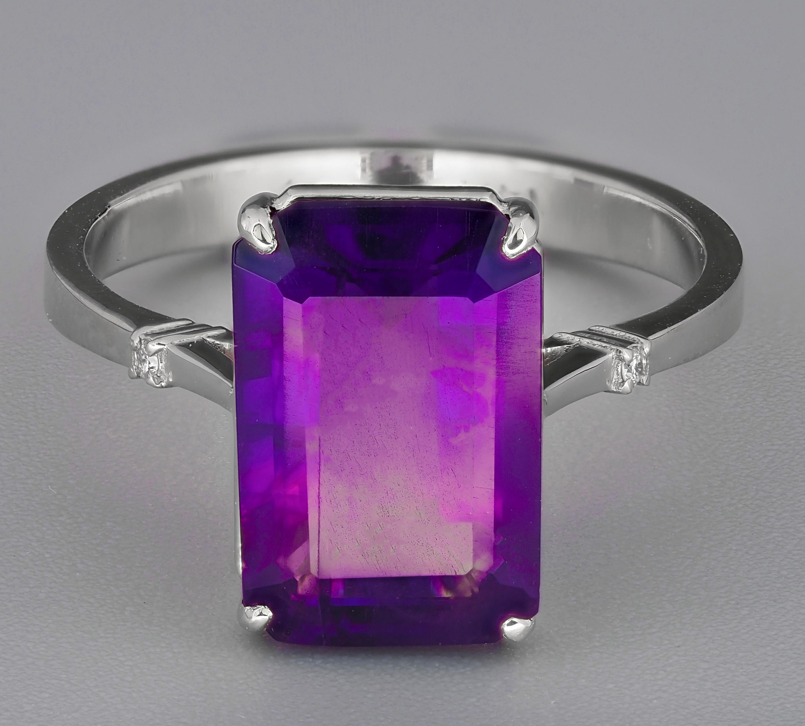 Ring with Genuine Amethyst and Diamonds In New Condition For Sale In Istanbul, TR