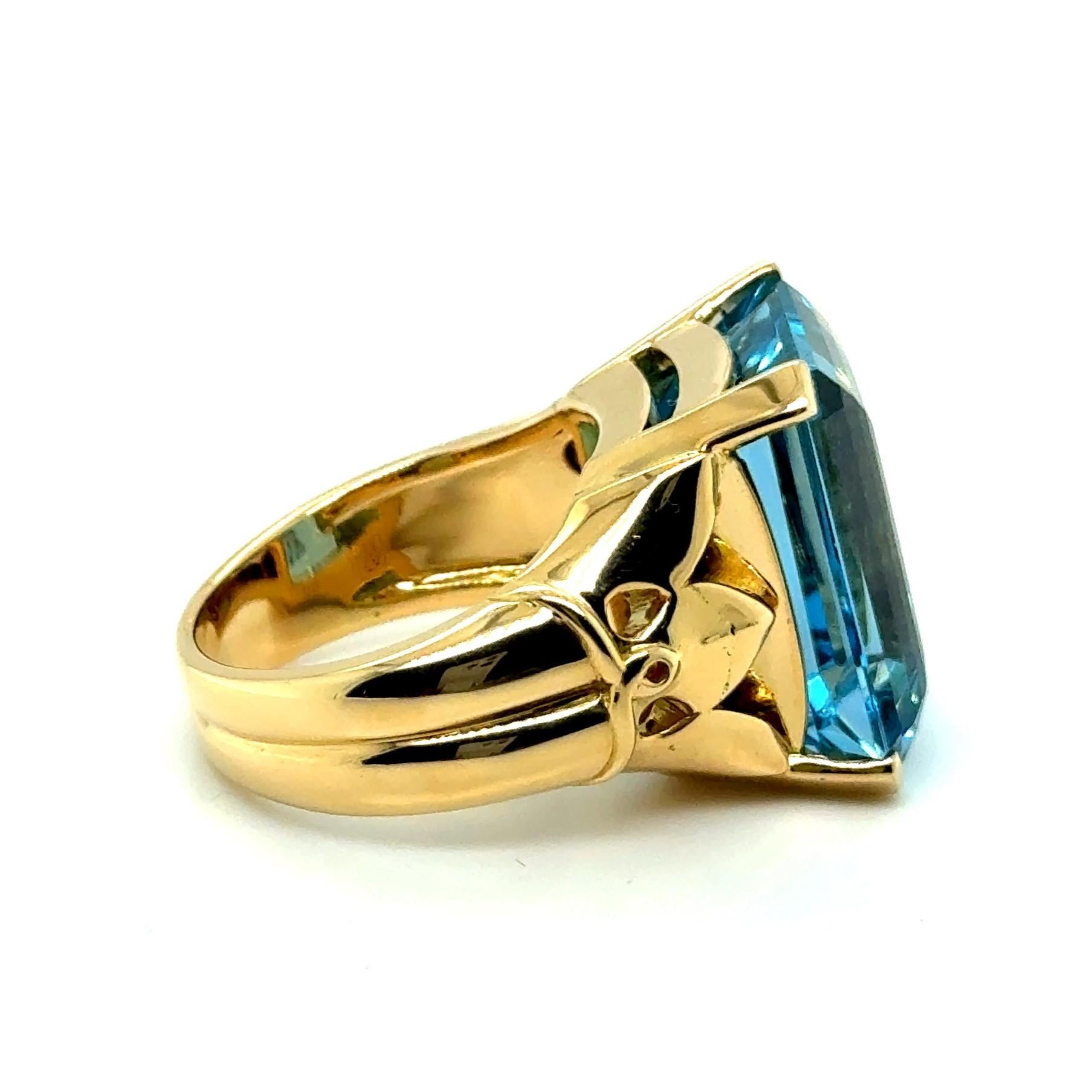 Ring with Georgeos Aquamarine in 18 Karat Yellow Gold by Gübelin For Sale 9