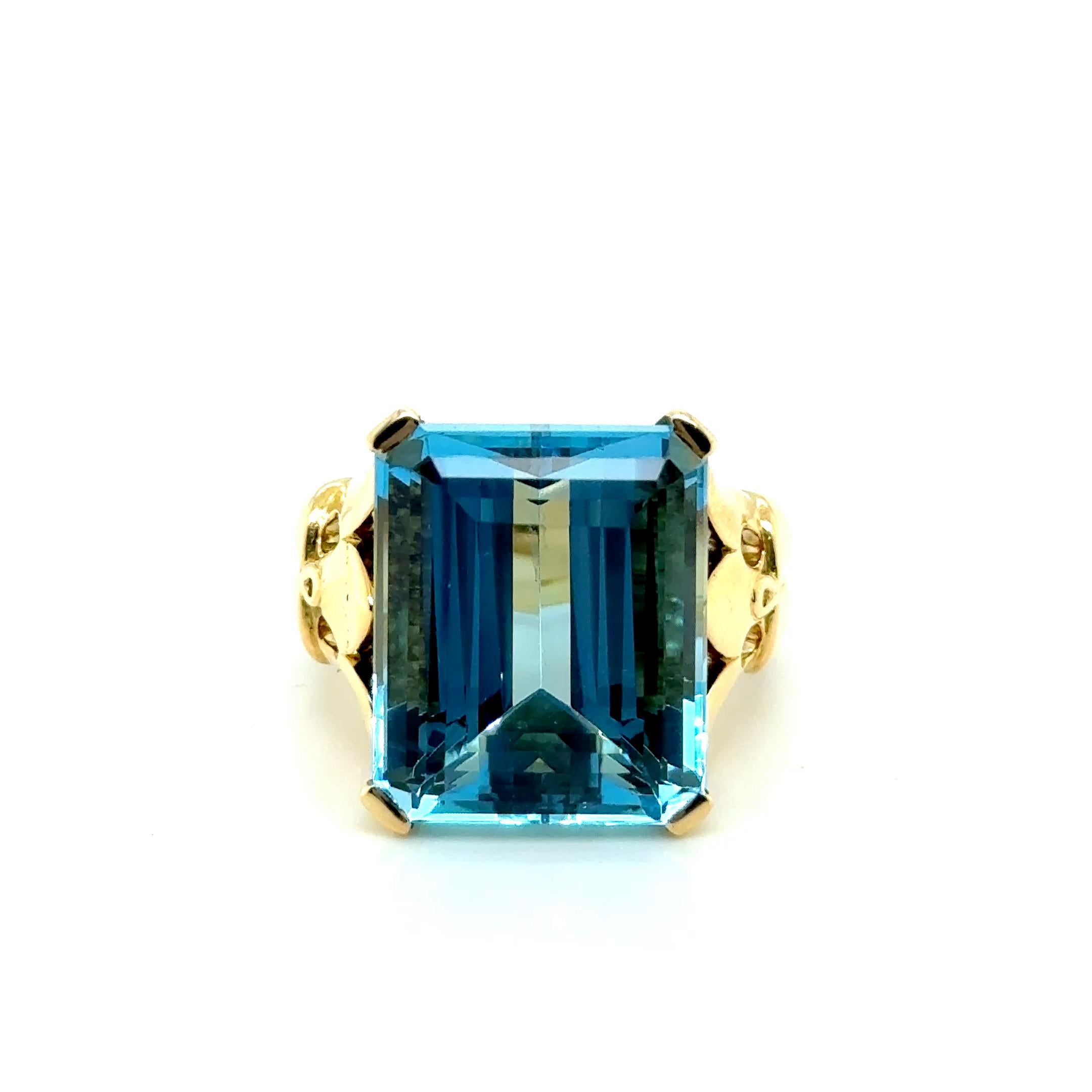 Crafted in 18-karat yellow gold, this exquisite Gübelin ring highlights timeless elegance. At its heart lies a magnificent 21.00-carat octagonal-cut aquamarine, celebrated for its serene blue hues that evoke the tranquility of crystal-clear waters.