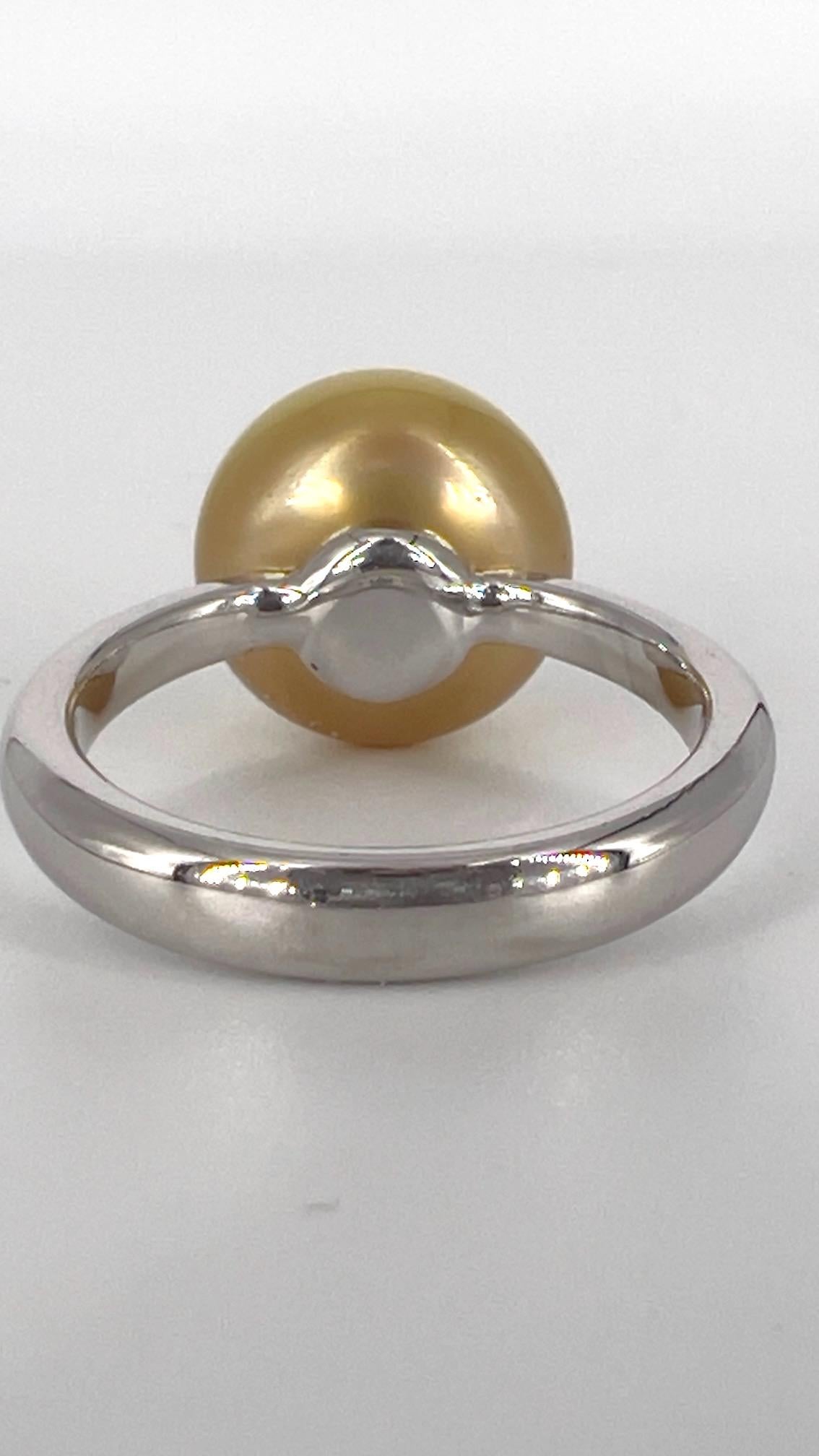 Ring with Golden Pearl from Indonesia by George Lambert, Switzerland In New Condition For Sale In Genève, GE